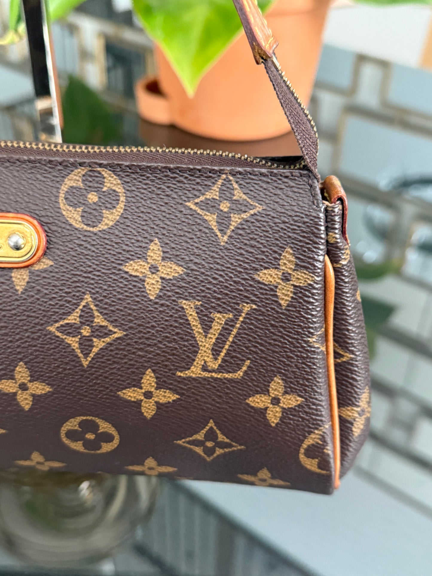 Eva Clutch with Dustbag- ๐๏ธ Year: 2015