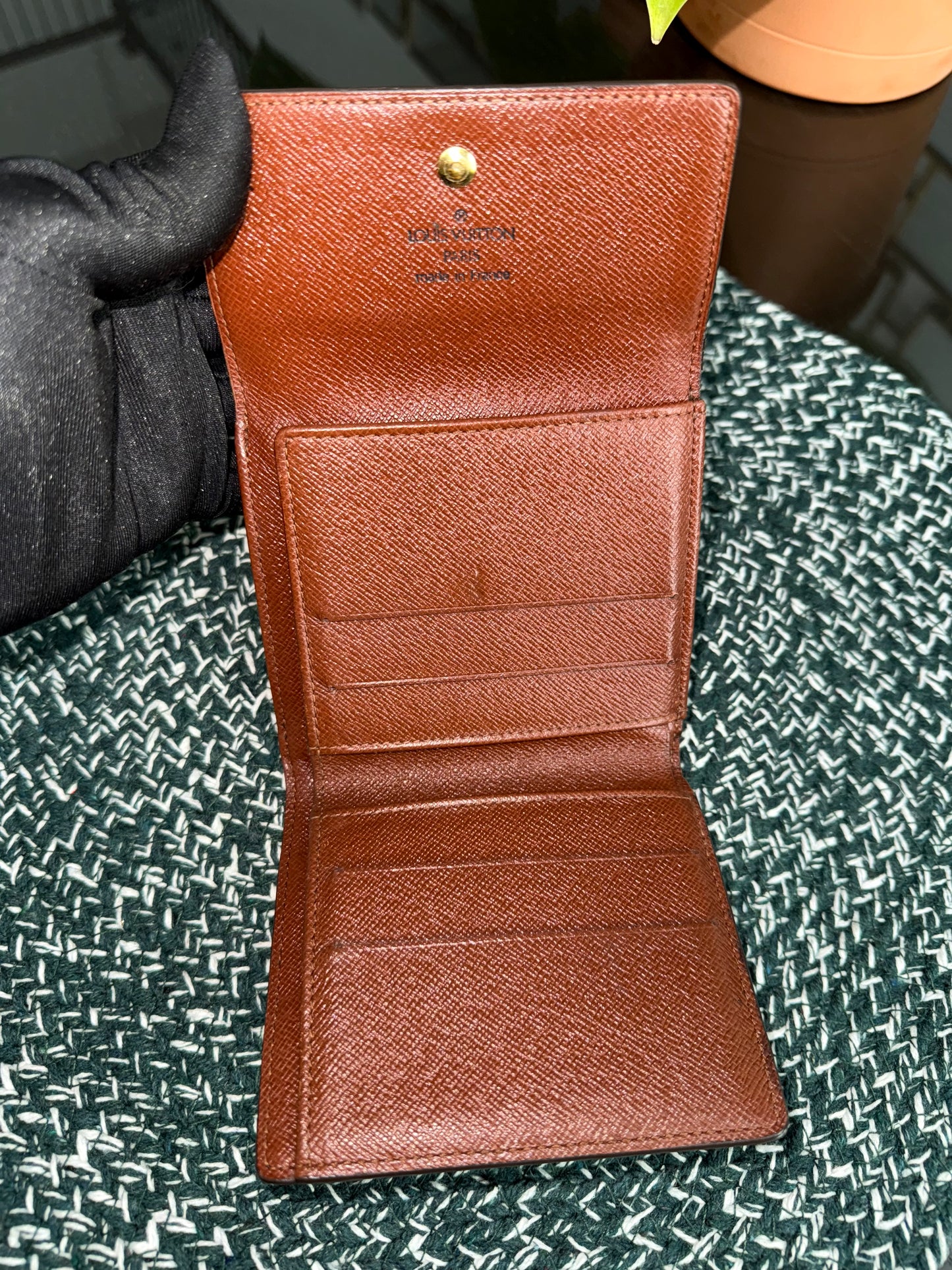 Elise Trifold Compact Wallet -๐๏ธ Year: 2001