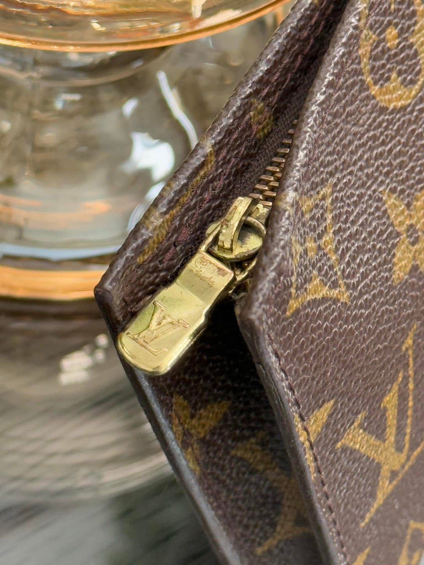 Bucket GM Pouch- ๐
Year: 1995
