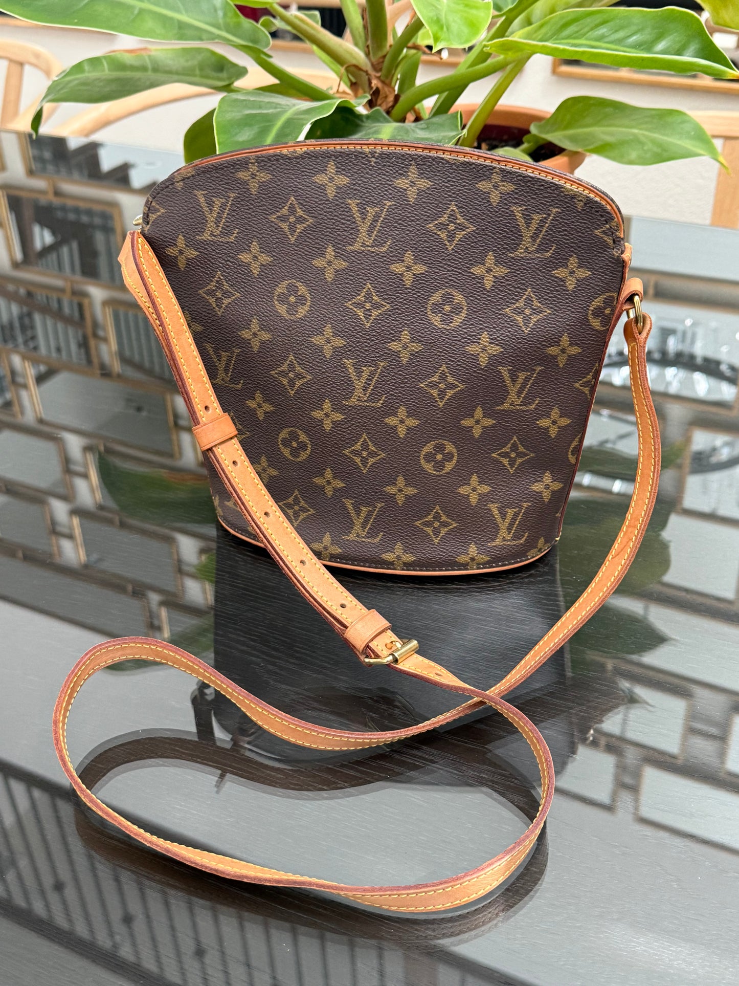 Drouot Crossbody
π
Year: 1996