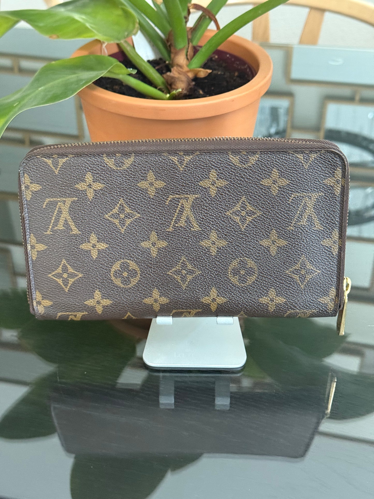 Monogram Zippy Wallet Organizer with box and Paper bag 🗓️ Year: 2017