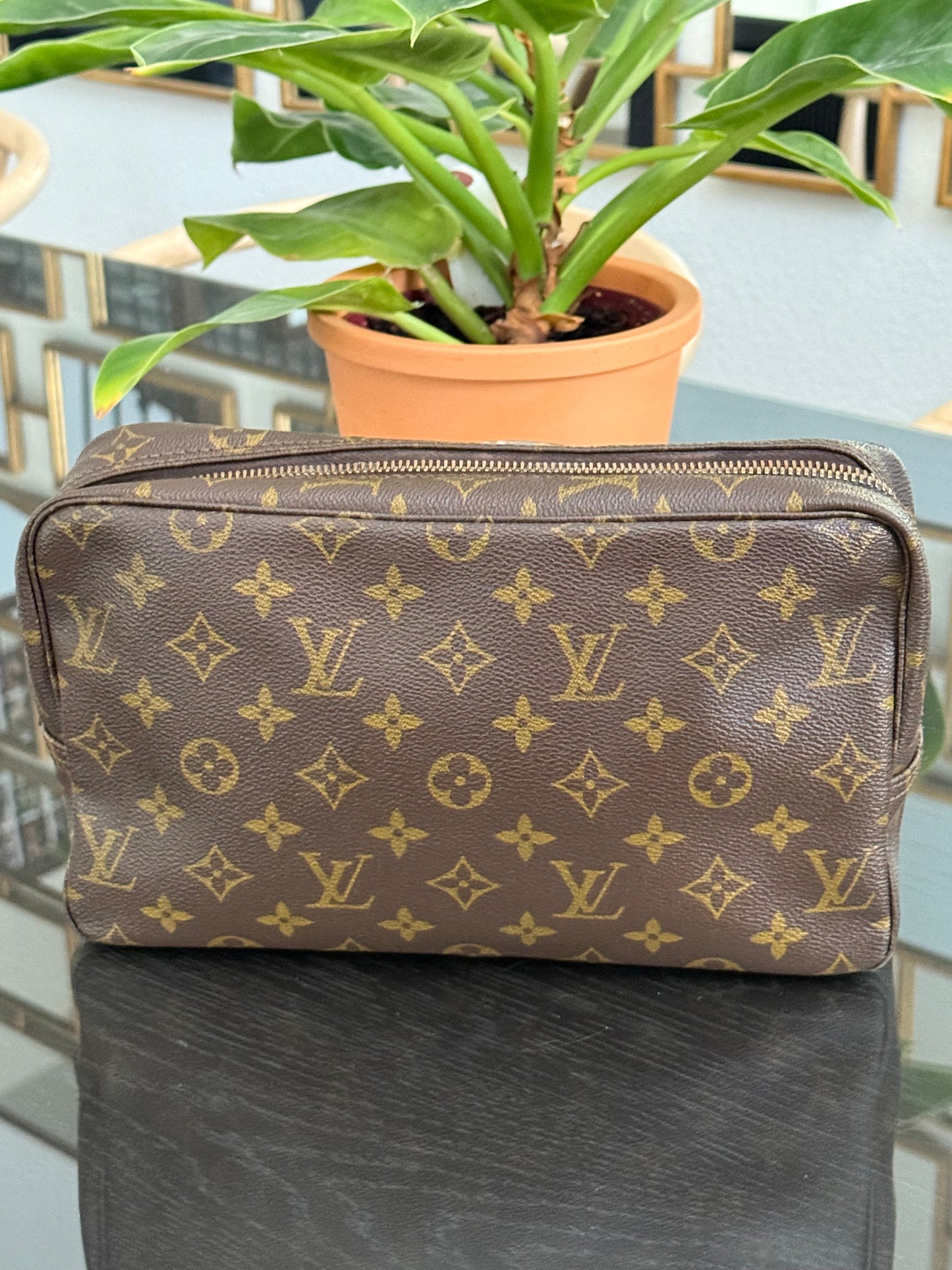 Trousse 28 π
Year: 1983