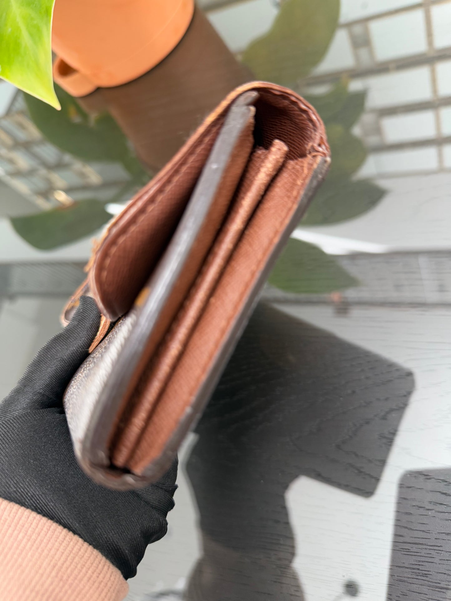 Boetie Wallet w/ 16 Cardholders - ๐
Year: 2011