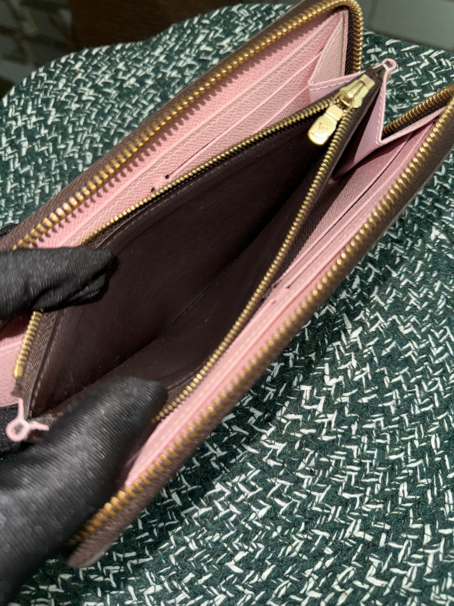 Clemence Wallet in Rose Ballerine with Dustbag and box 🗓️ Year: 2017