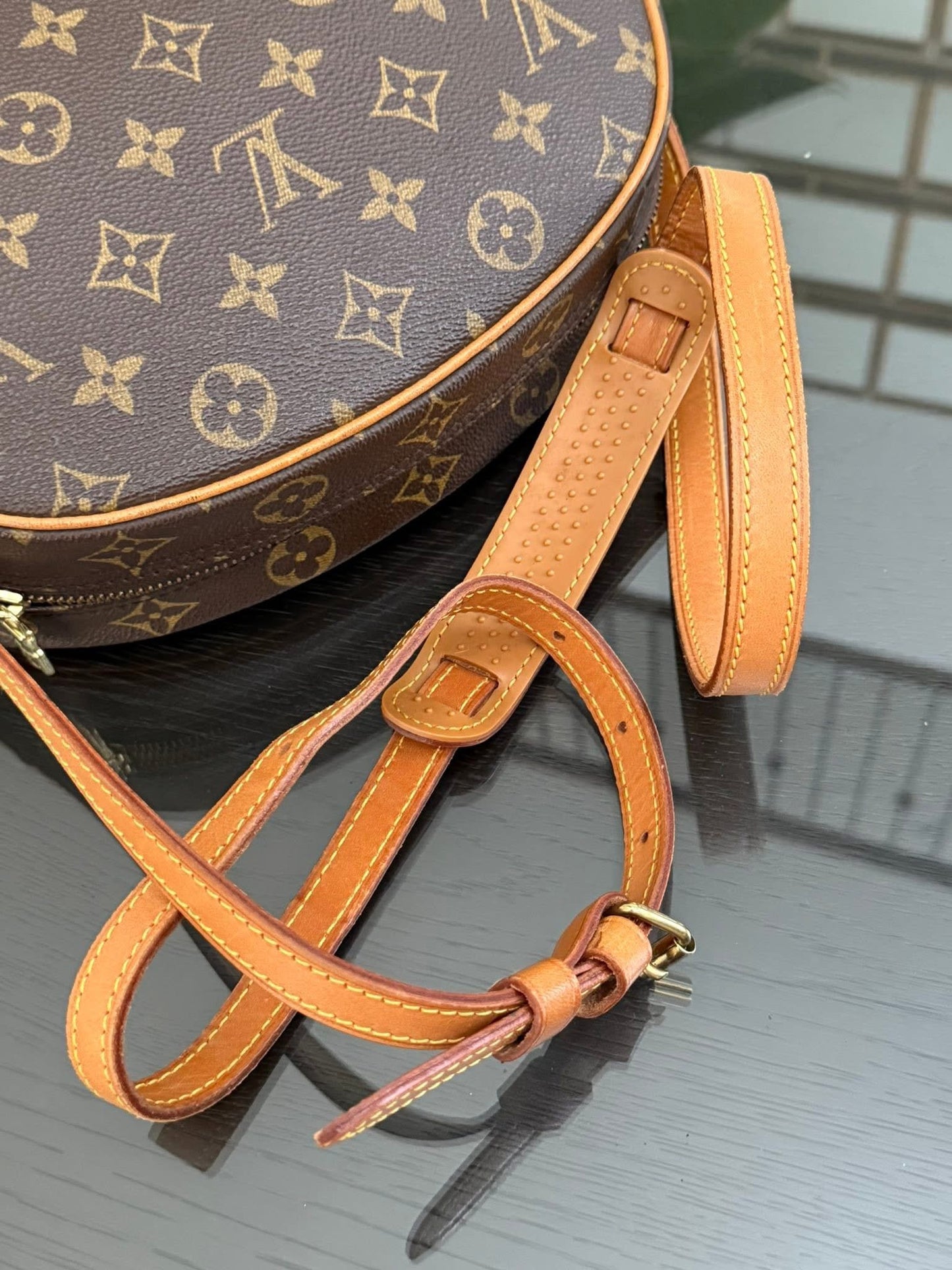 Blois Crossbody -๐๏ธ Year: 1995