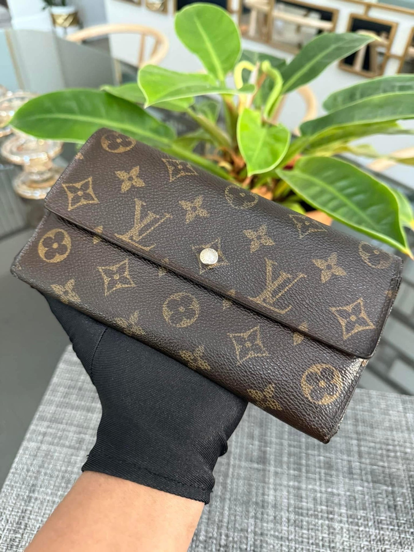 International Wallet with 8 Cardholders ๐๏ธ Year: 2008