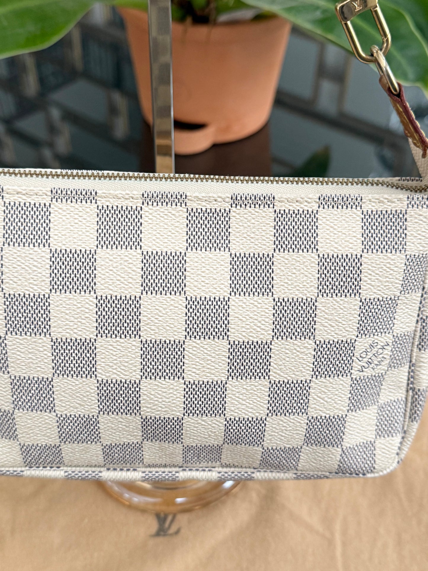Pochette Accessories in Azur - π
Year: 2007