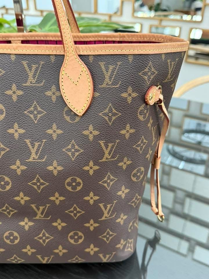 Neverfull MM Monogram in Peony with Dustbag and Insert organizer π
Year: 2020