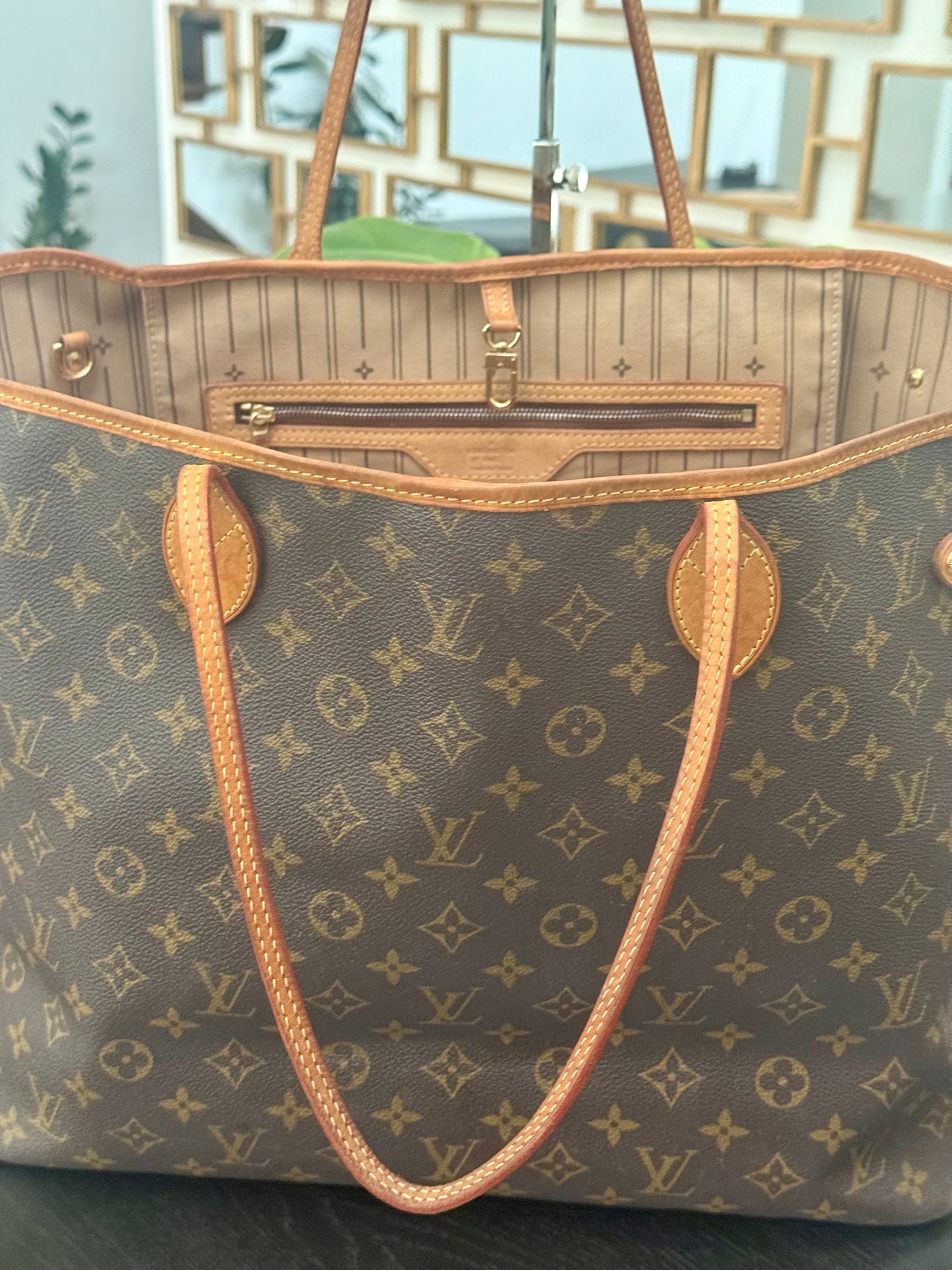 Neverfull GM in Monogram with Insert Organizer 🗓️ Year: 2007