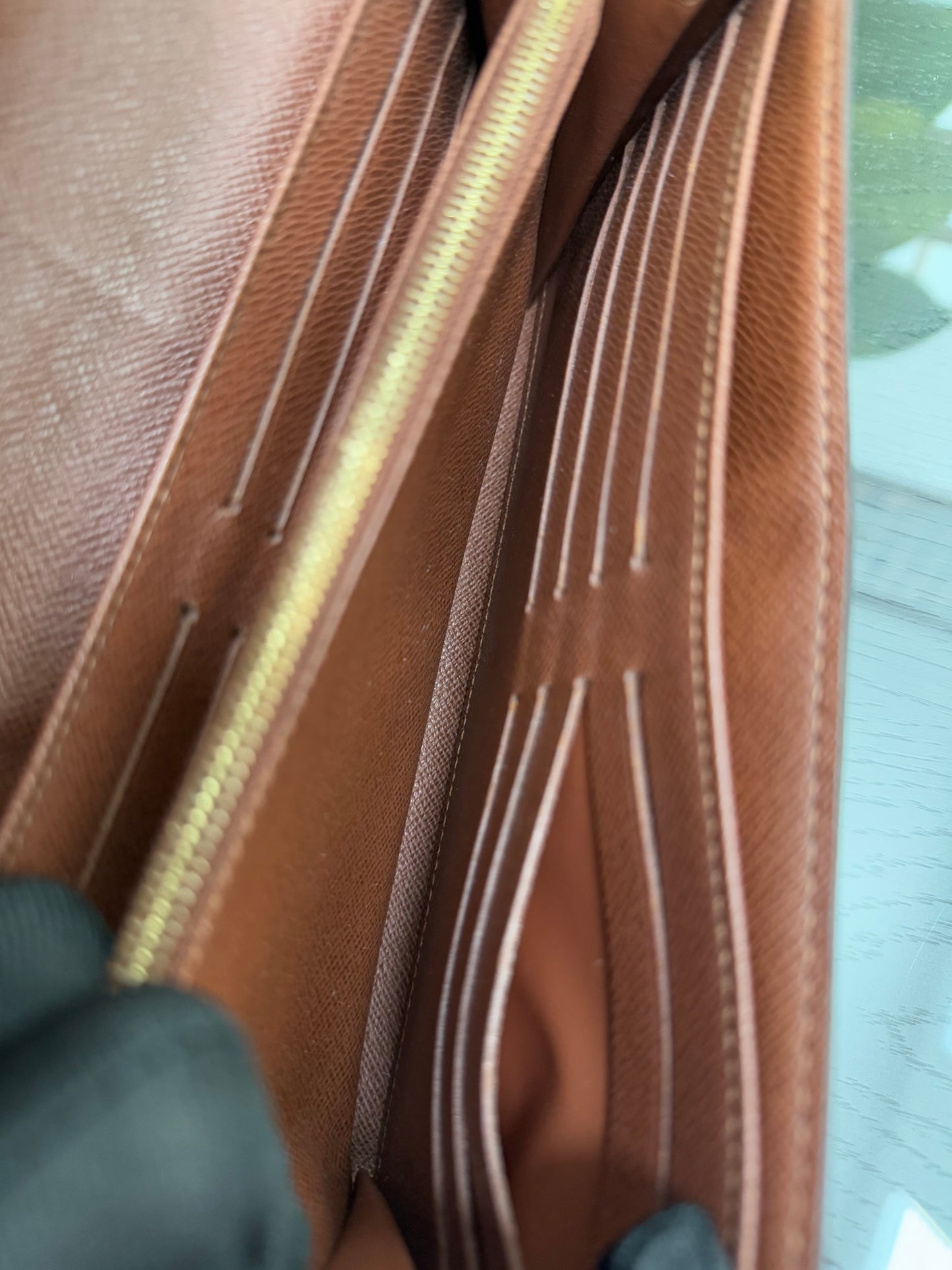 Boetie Wallet w/ 16 Cardholders - ๐
Year: 2011