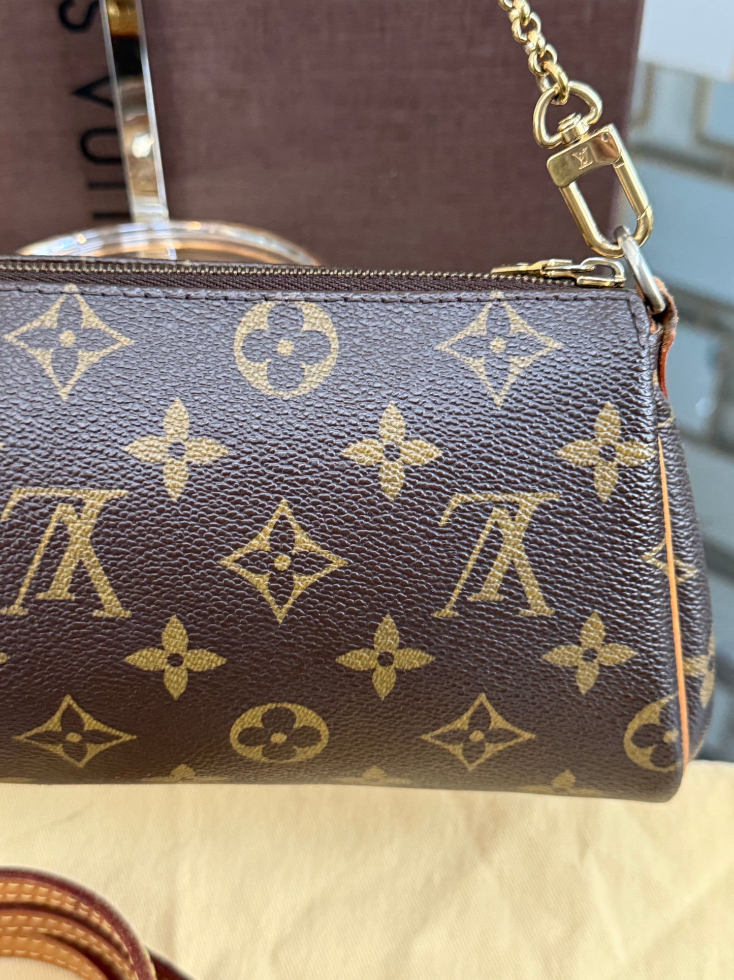 Eva Clutch with Original Strap,Box and Dustbag🗓️ Year: 2009