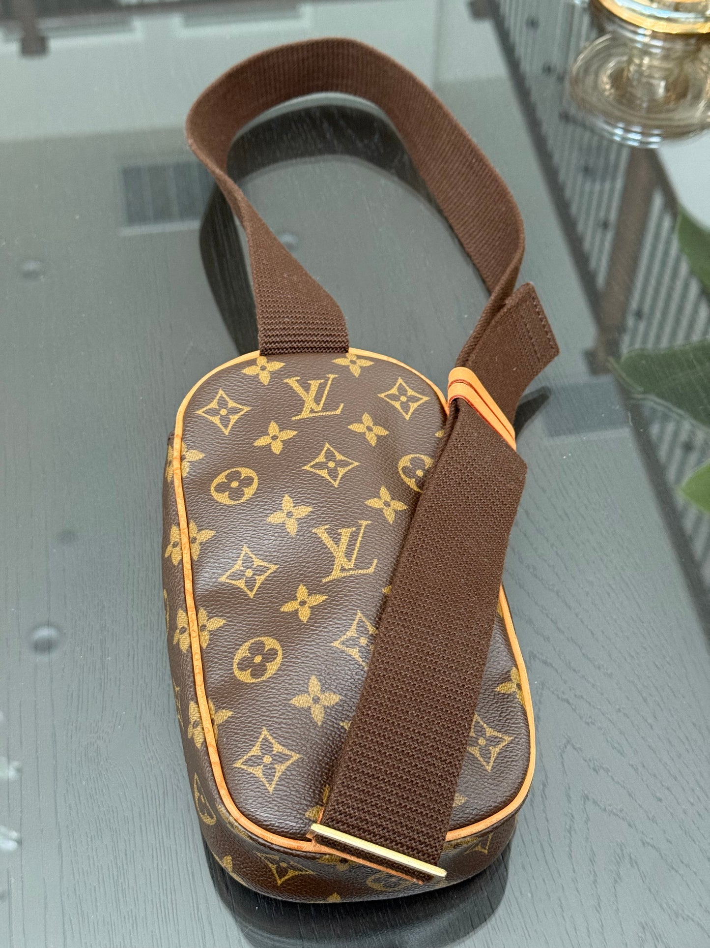 Pochette Gange -Year: 2004