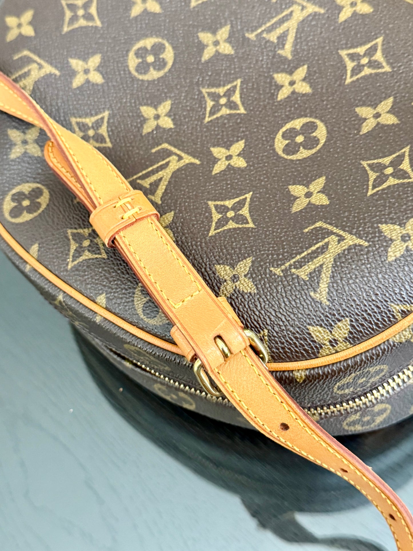 Blois Crossbody -🗓️ Year: 2000