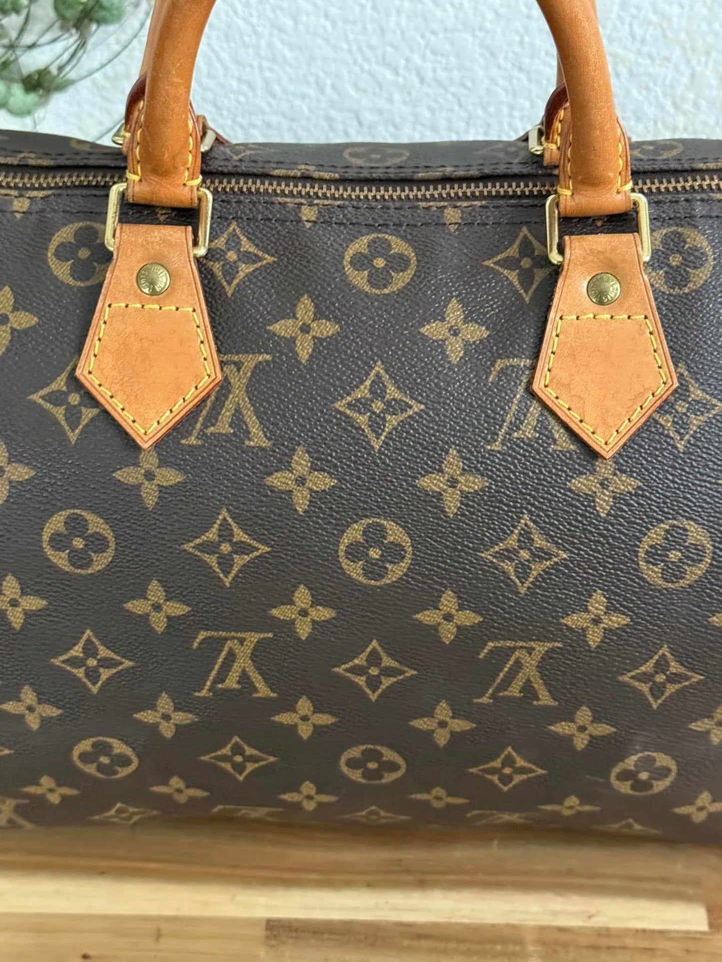 Speedy 30 with π Lock & Key - π
Year: 1995