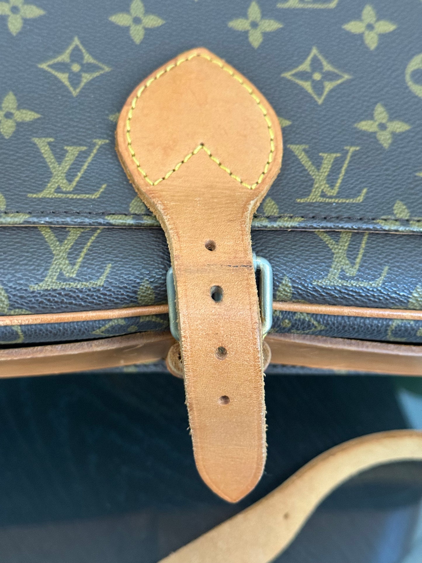 Cartouchiere GM Crossbody -🗓️ Year: 1982