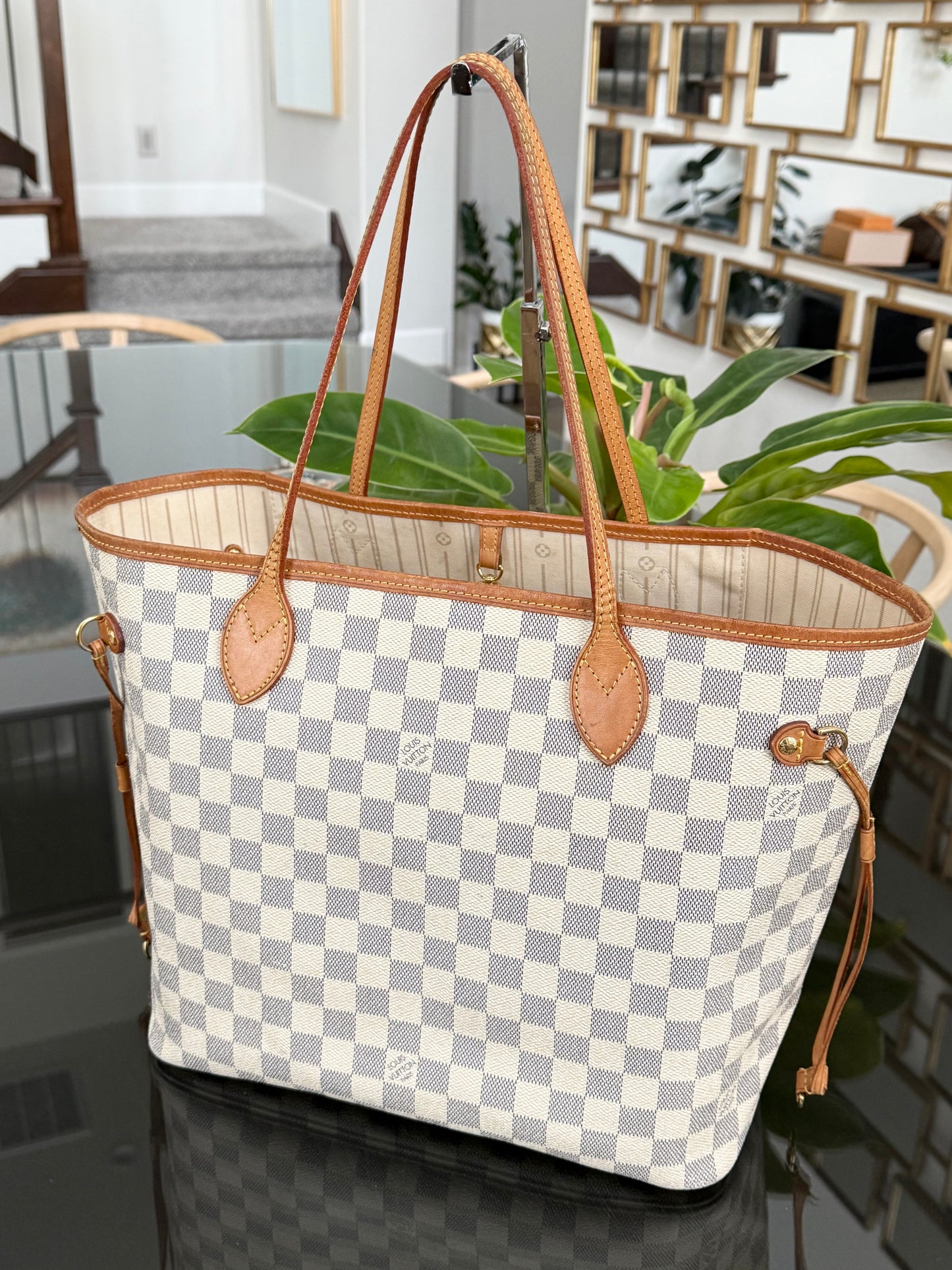 Neverfull MM Azur w/ Dustbag
๐๏ธ Year: 2012