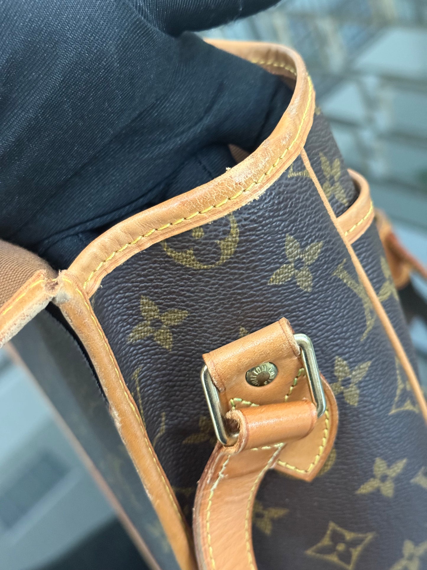 Gibeciere GM Messenger/ Crossbody Bag ๐
Year: 1994