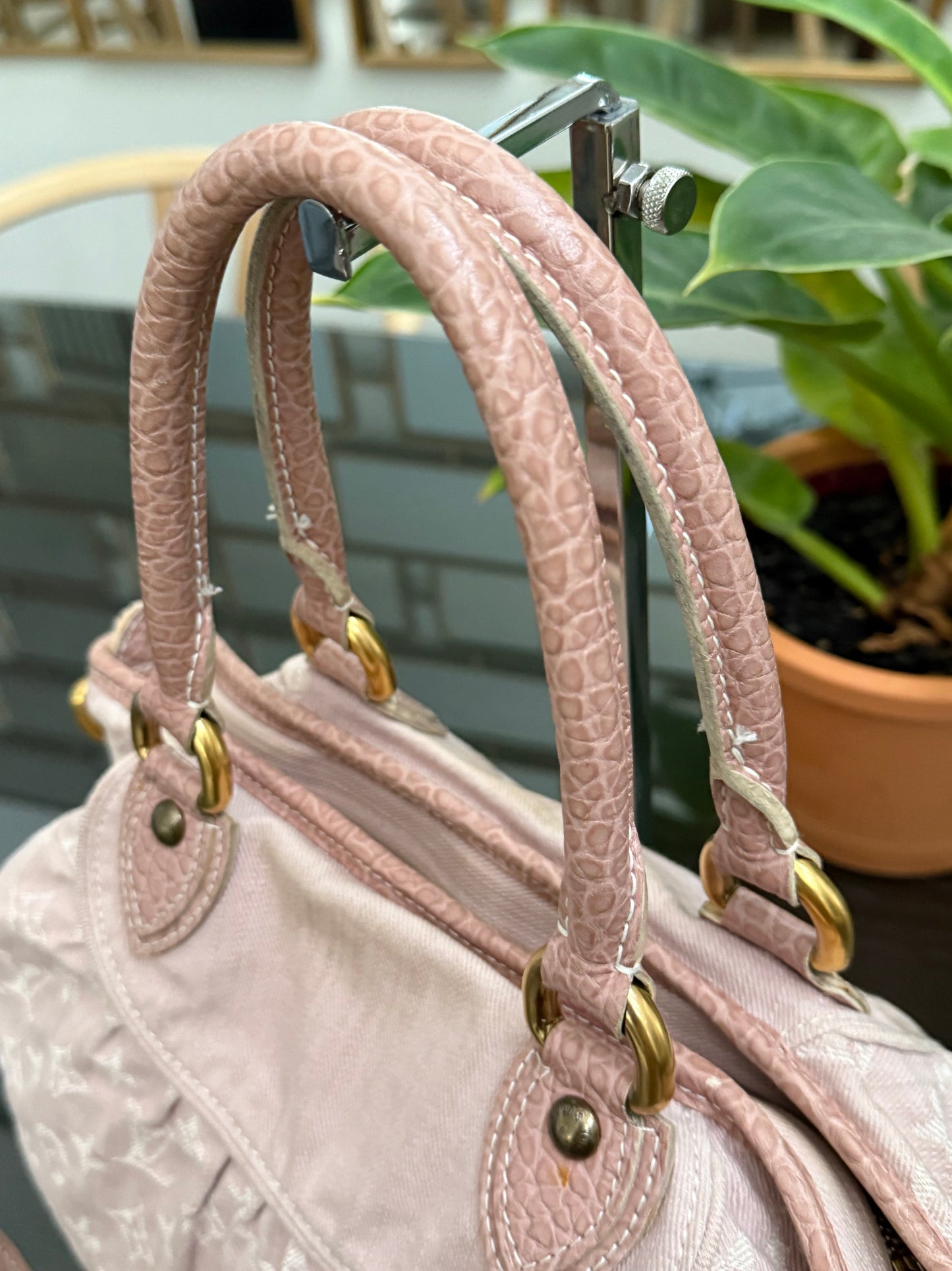 Denim Neo Cabby MM in Rose Pink 🗓️ Year: 2009