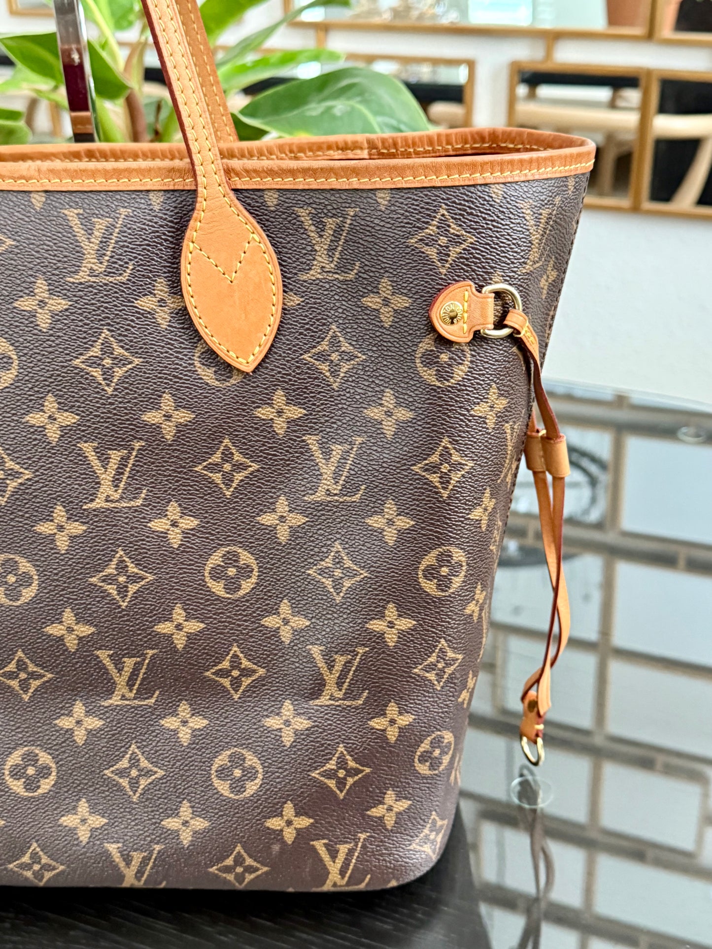 Neverfull MM in Peony interior with Dustbag ๐
Year: 2019