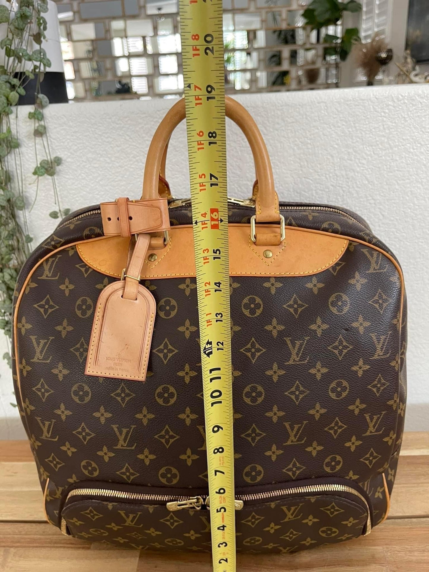Evasion MM in Monogram - π
Year: 1999