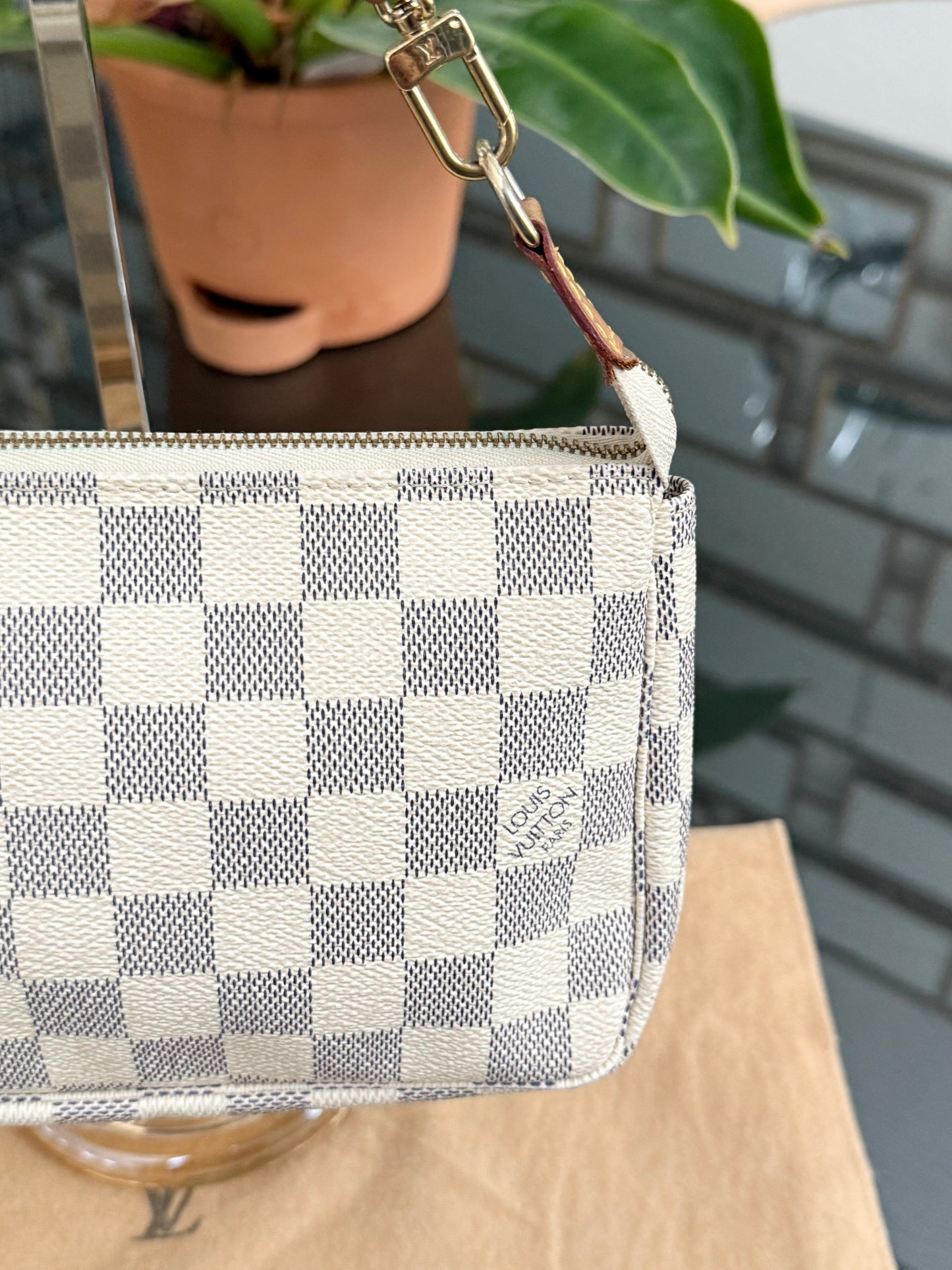 Pochette Accessories in Azur - π
Year: 2007