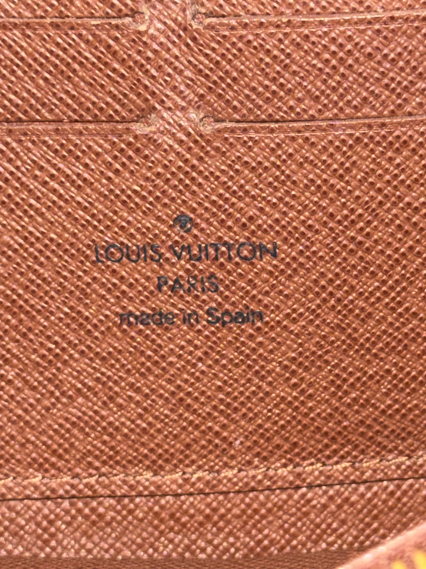 Zippy Long Wallet in Monogram with Dustbag and Box π
Year: 2009