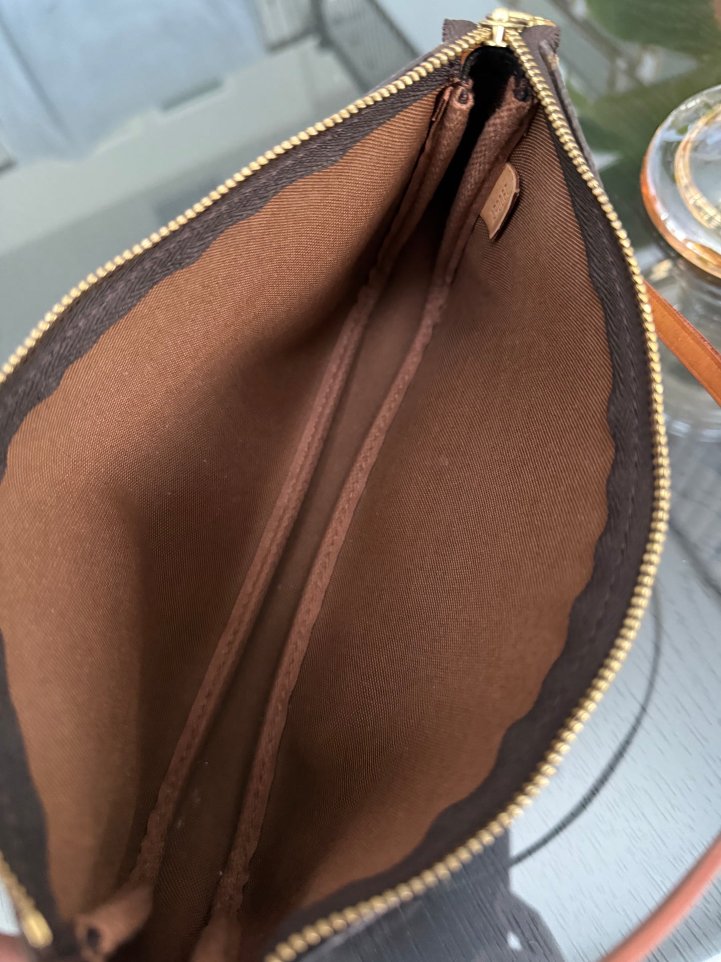 Pochette Accessories - ๐
Year: 2000