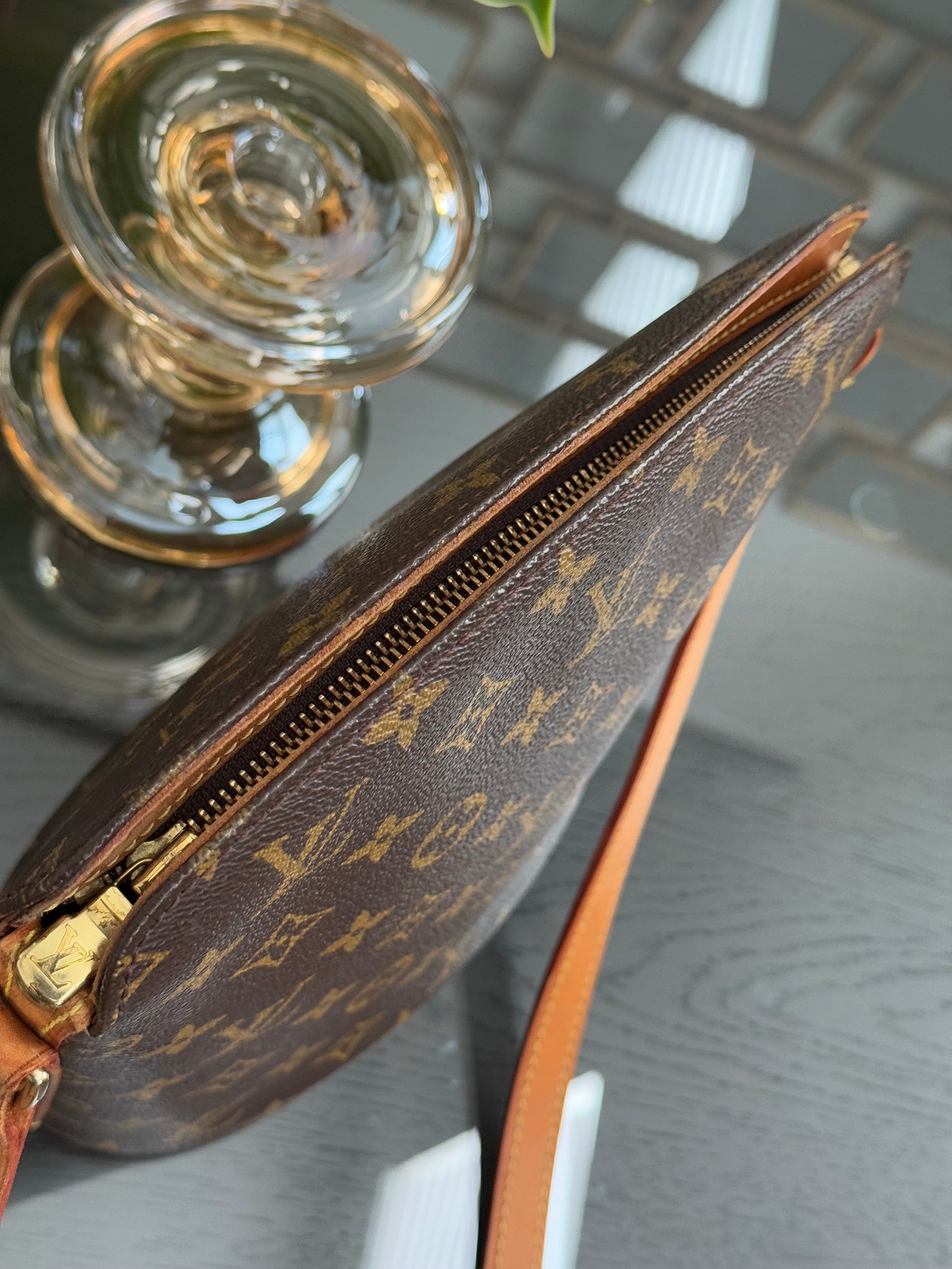 Drouot Crossbody -
π
Year: 2001