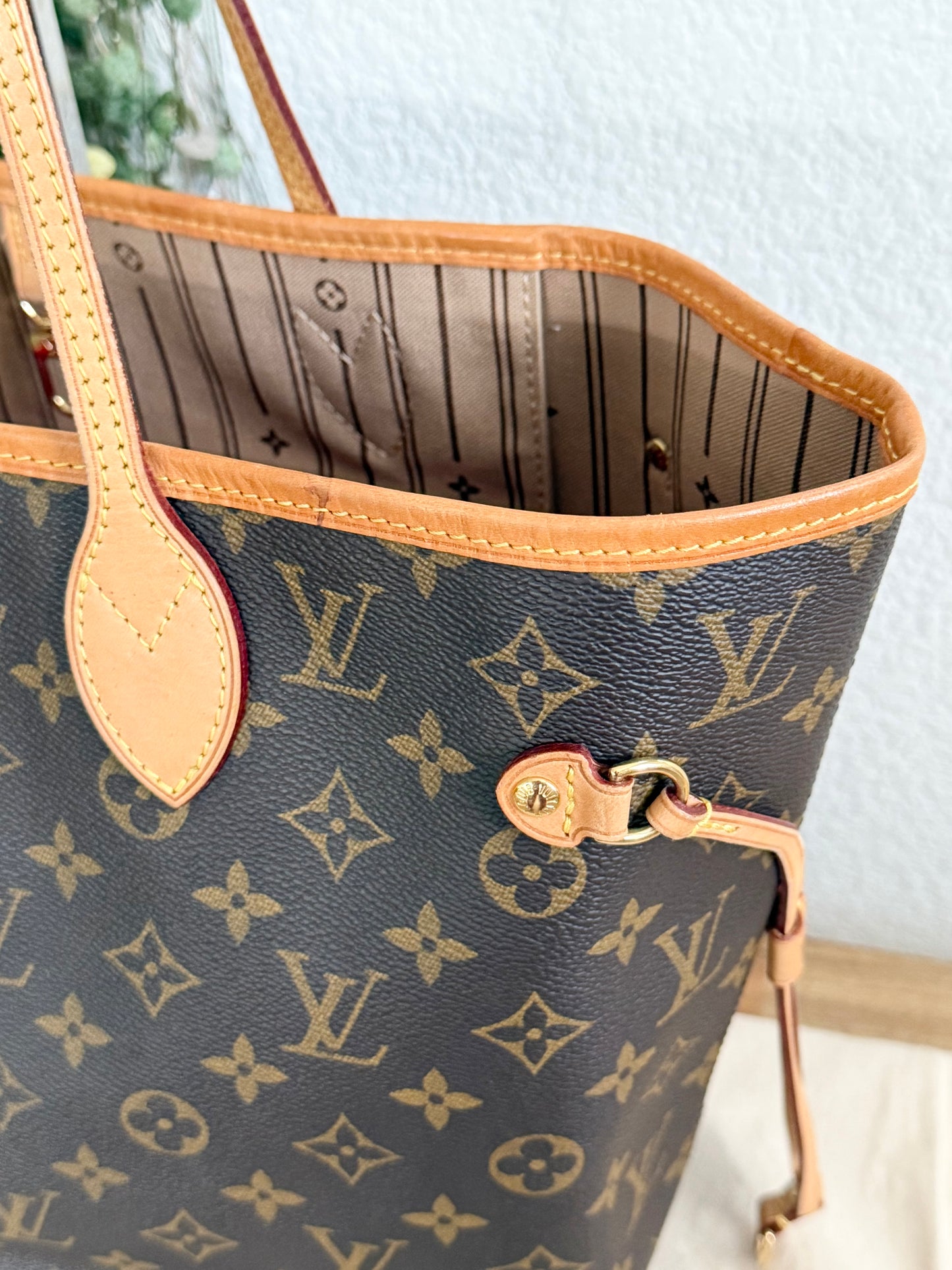 Neverfull MM with Dustbag and Insert Organizer -Year: 2012