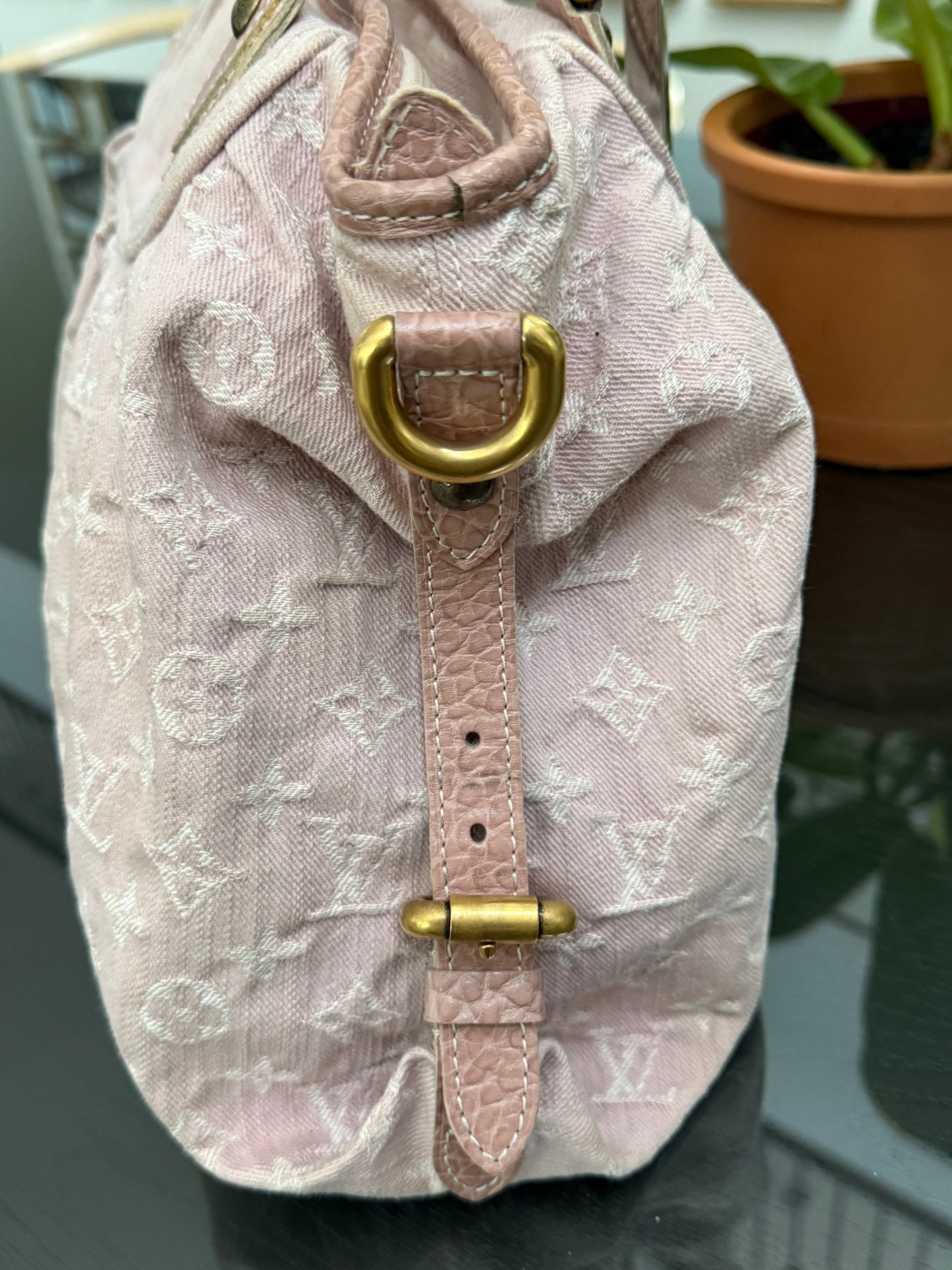 Denim Neo Cabby MM in Rose Pink 🗓️ Year: 2009