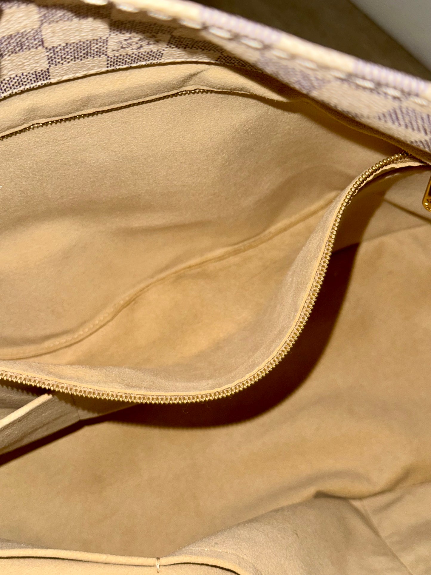 Artsy MM Azur with Dustbag and Insert Organizer- ๐
Year: 2011