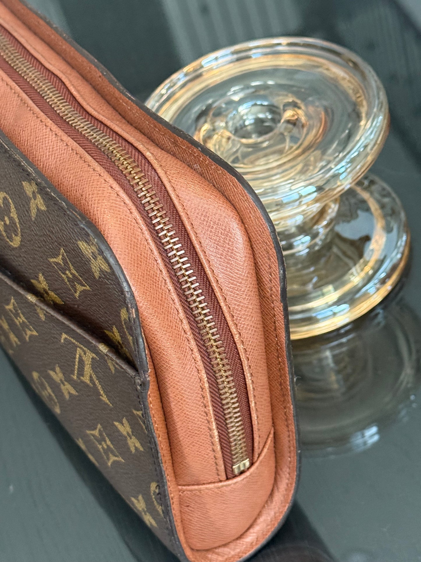 Orsay Clutch
๐๏ธ Year: 1995