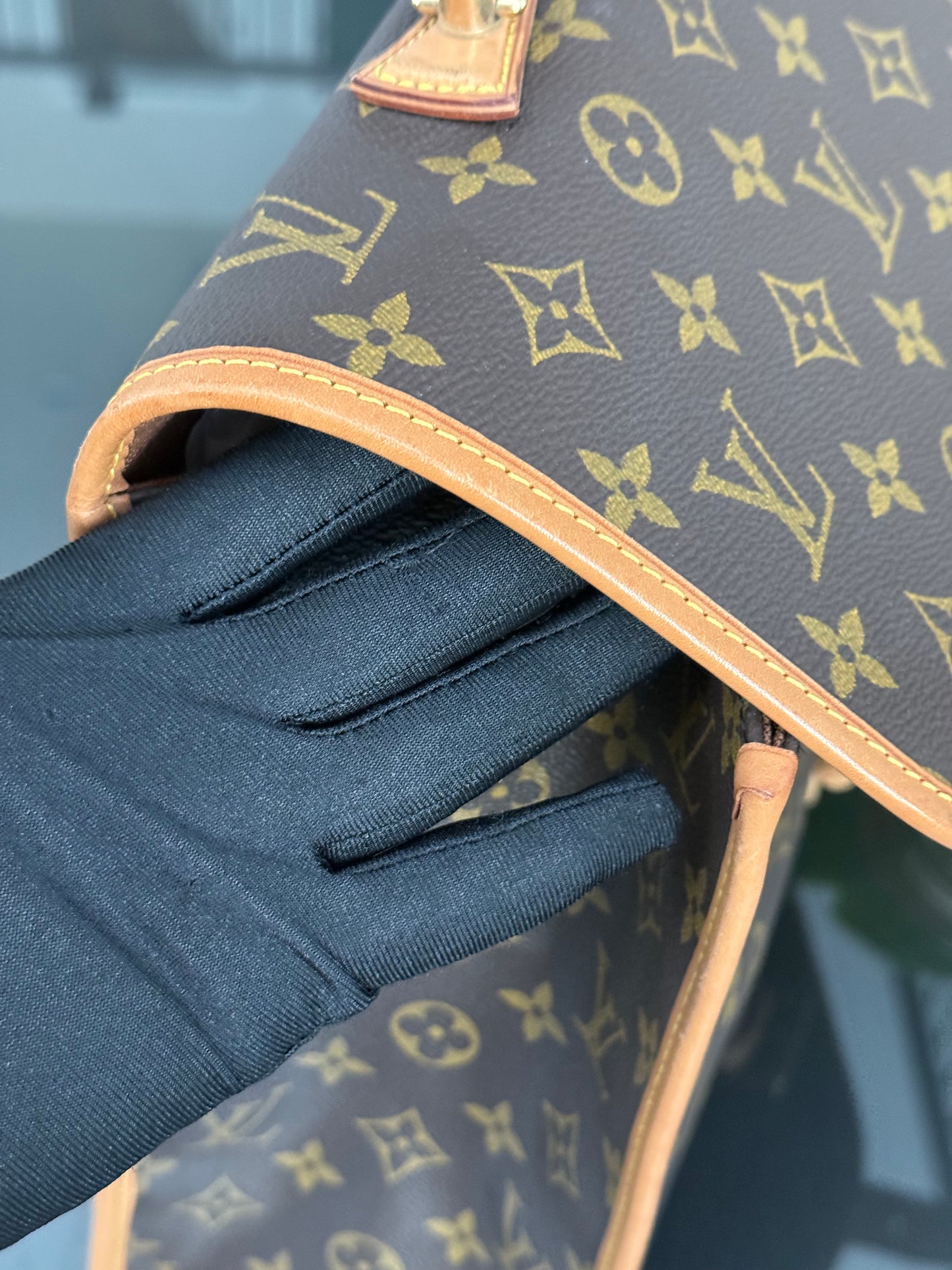 Beverly GM Satchel Crossbody - 📅 Year: 1991