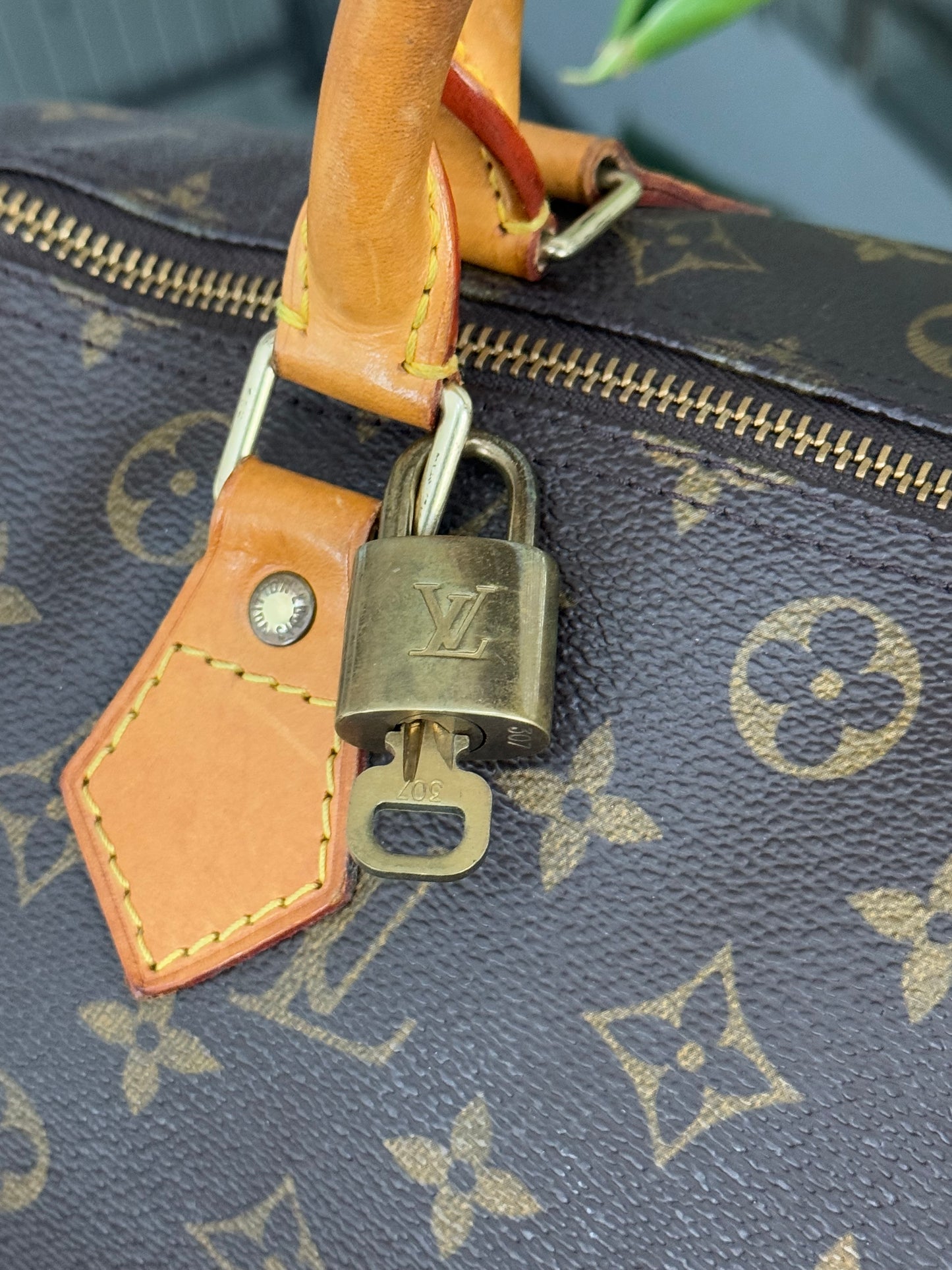 Speedy 30 with π Lock & Key - π
Year: 1997