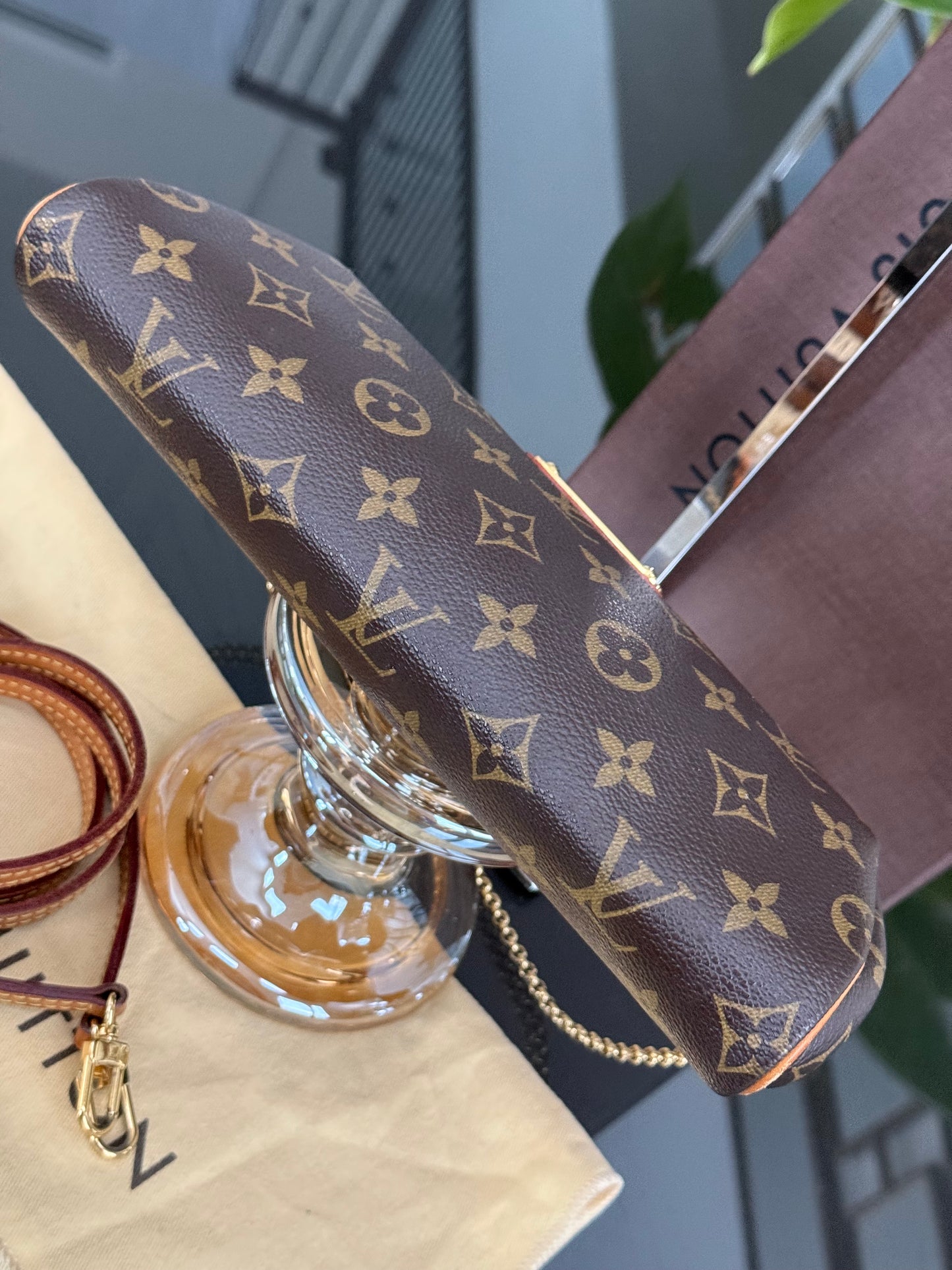 Eva Clutch with Original Strap,Box and Dustbag🗓️ Year: 2009
