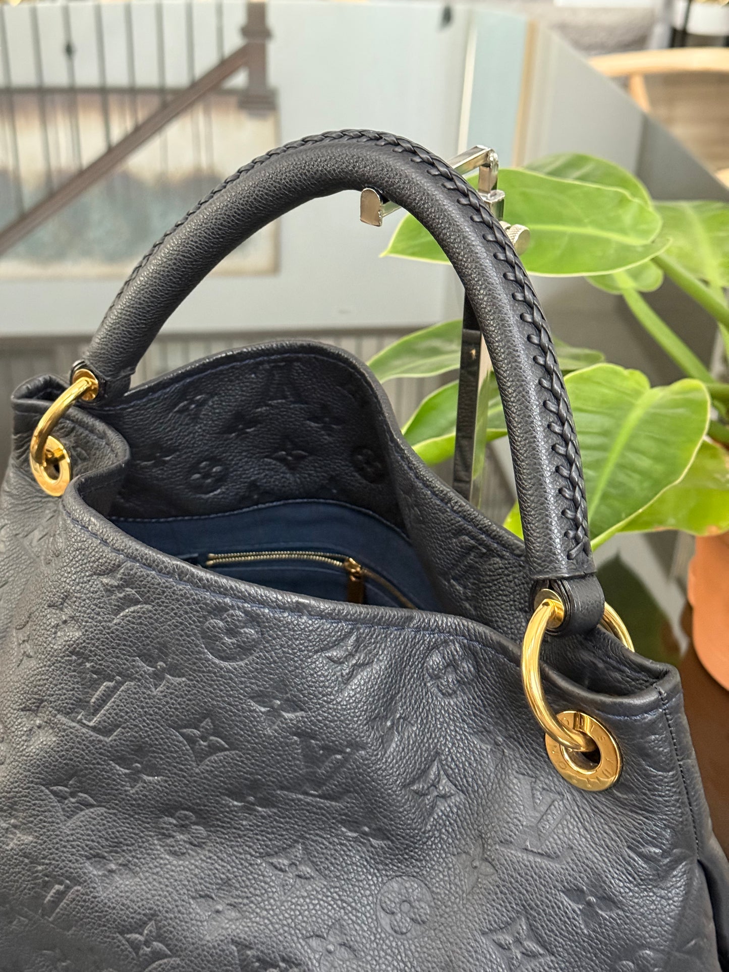 Artsy MM Empriente in Black/ Navy Blue with Dustbag, Receipt and Insert Organizer - ๐
Year: 2012