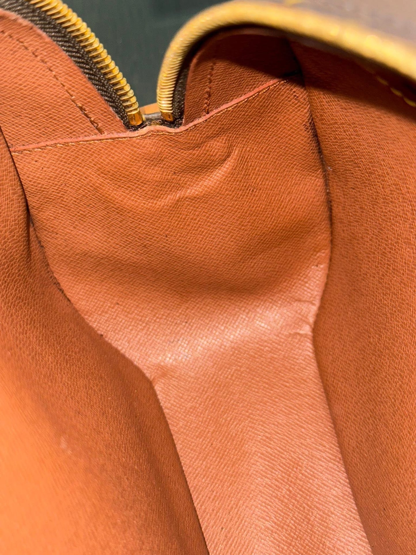 Blois Crossbody -๐๏ธ Year: 1997