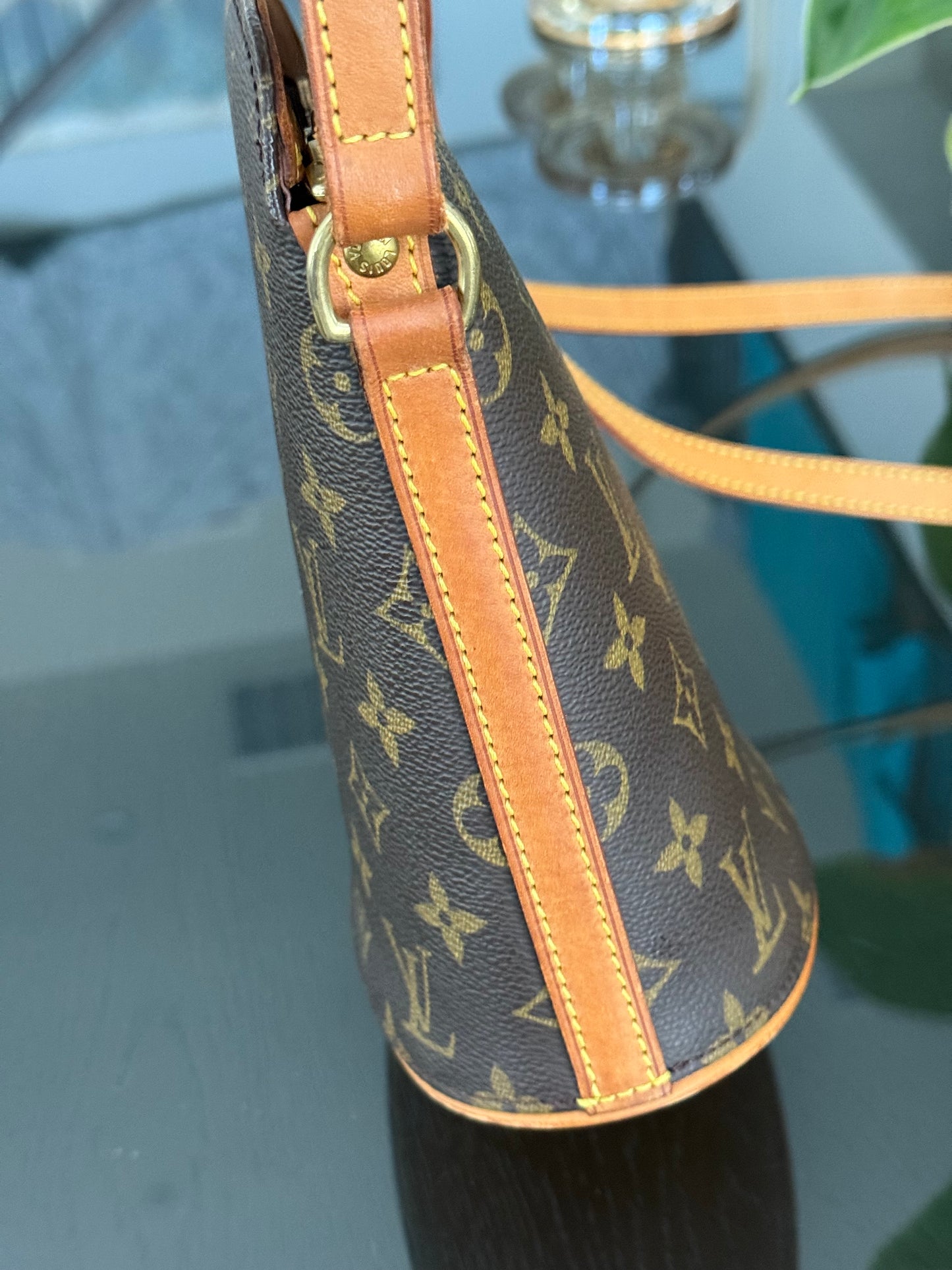 Drouot Crossbody ๐
Year: 2000