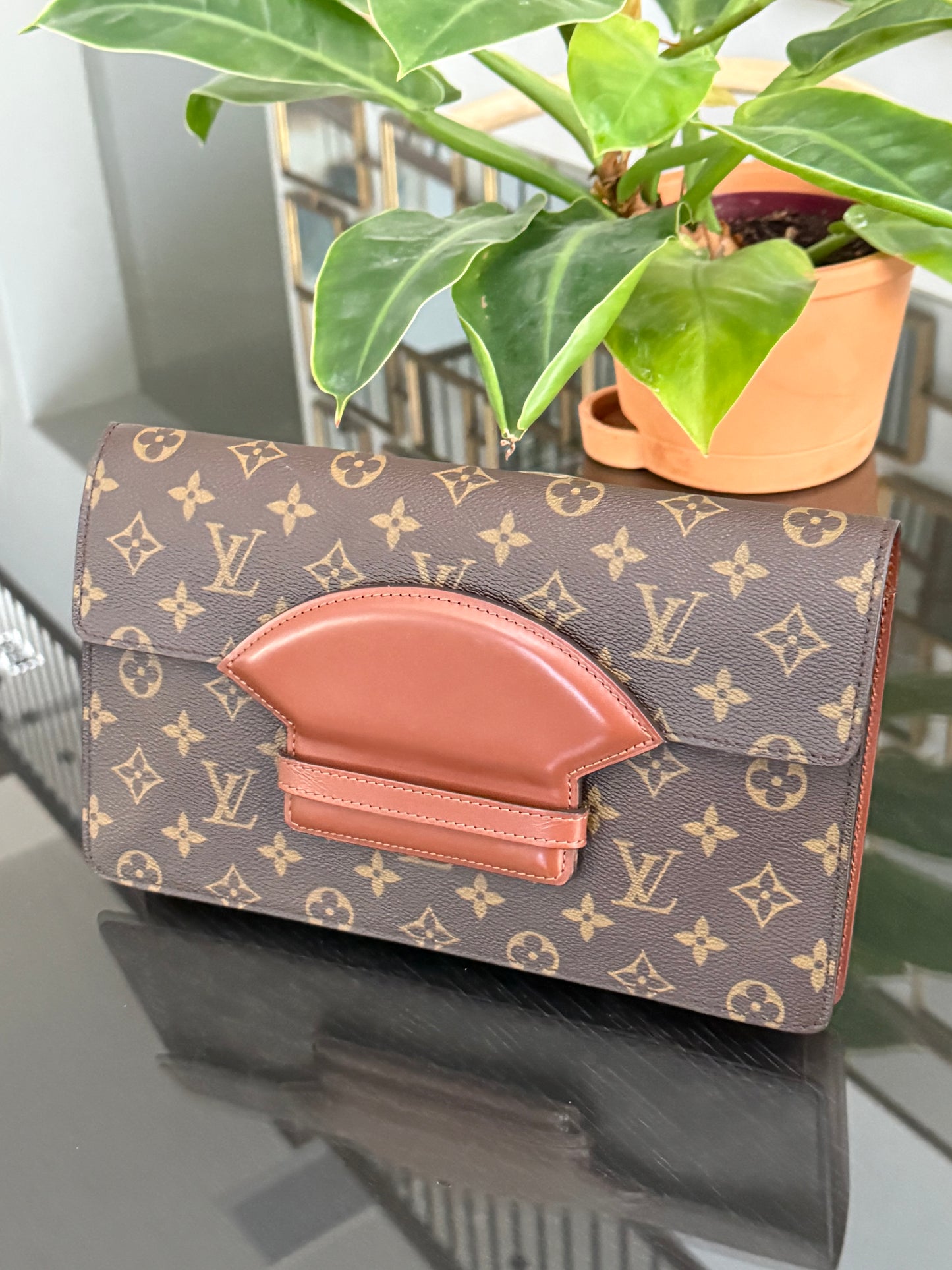 Chaillot Clutch w/ Dustbag 🗓️ Year: 1987