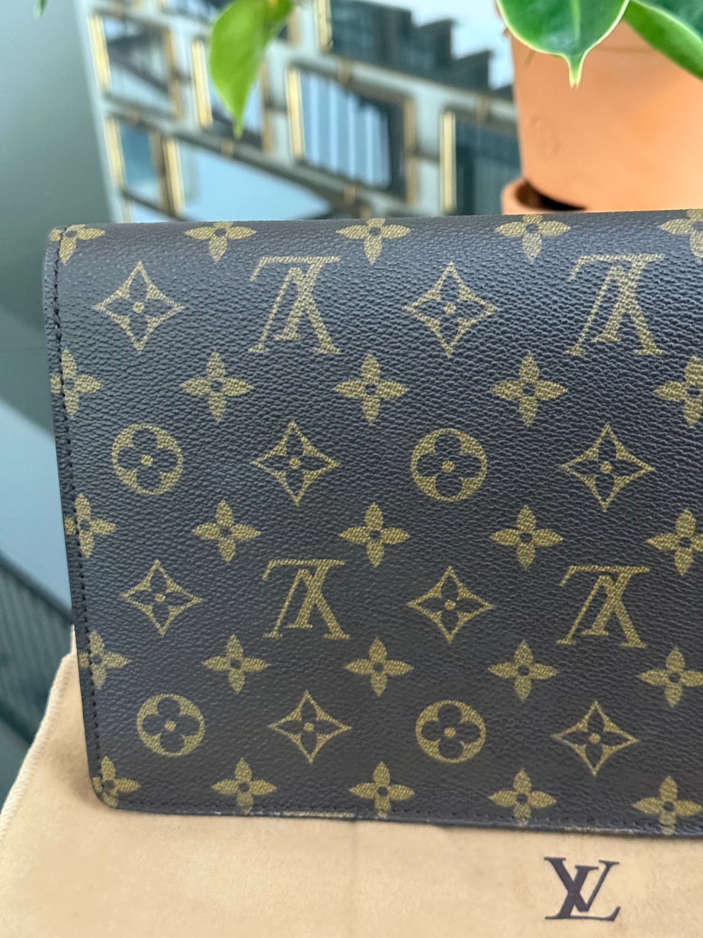 Chaillot Clutch w/ Dustbag 🗓️ Year: 1987