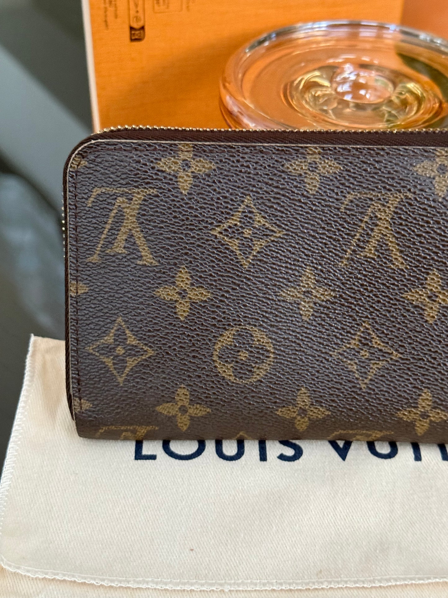 Zippy Long Wallet in Monogram with Dustbag and Box π
Year: 2009