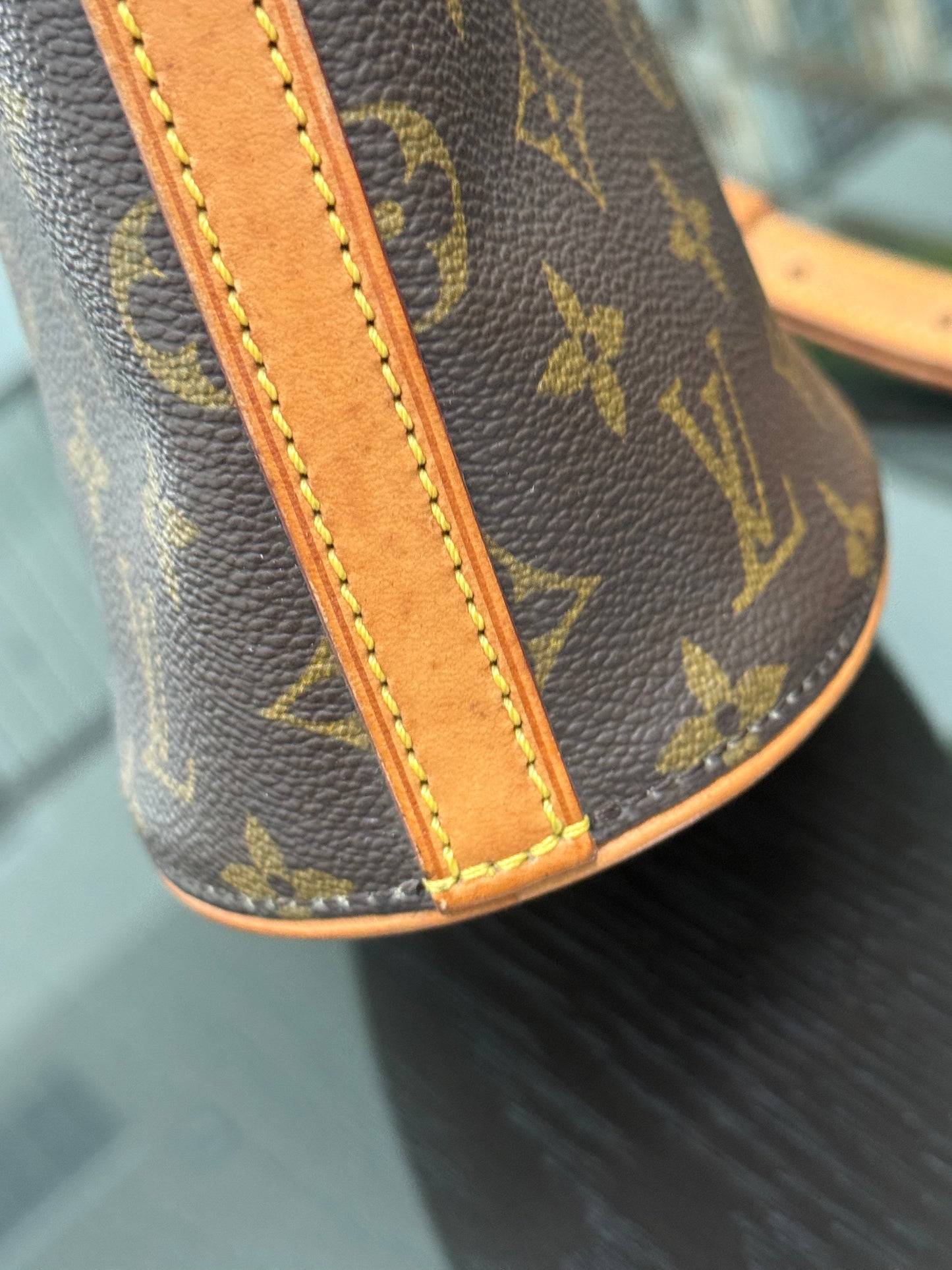 Drouot Crossbody
π
Year: 1996