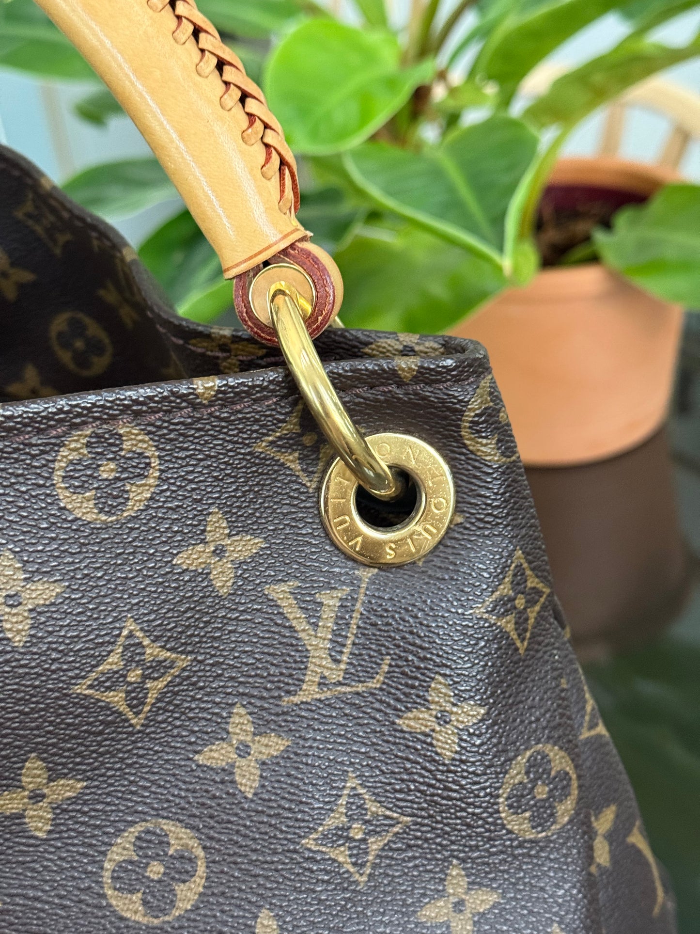 Artsy MM with Dustbag and Insert Organizer - ๐
Year: 2010
