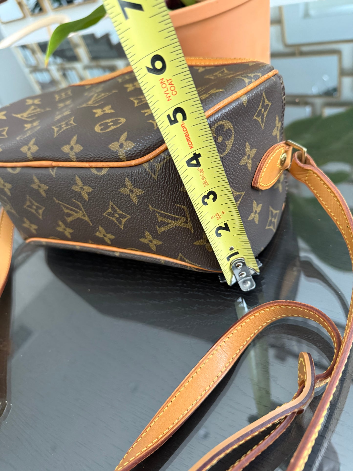 Blois Crossbody -🗓️ Year: 2000