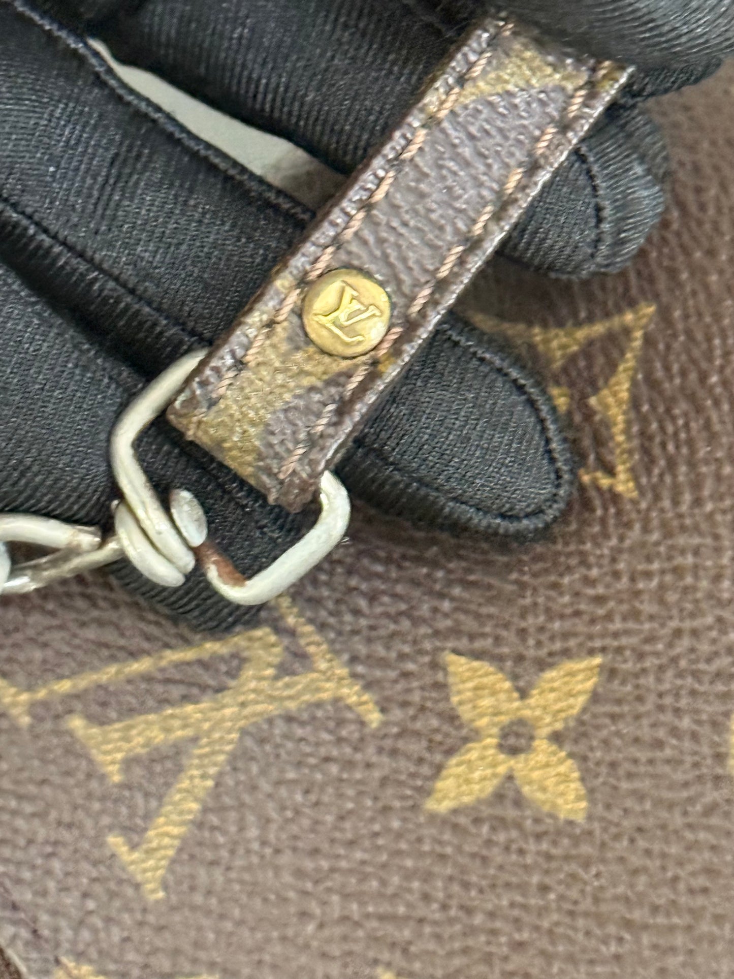 Pochette Accessories with Vintage Crossbody Strap - ๐
Year: 1999