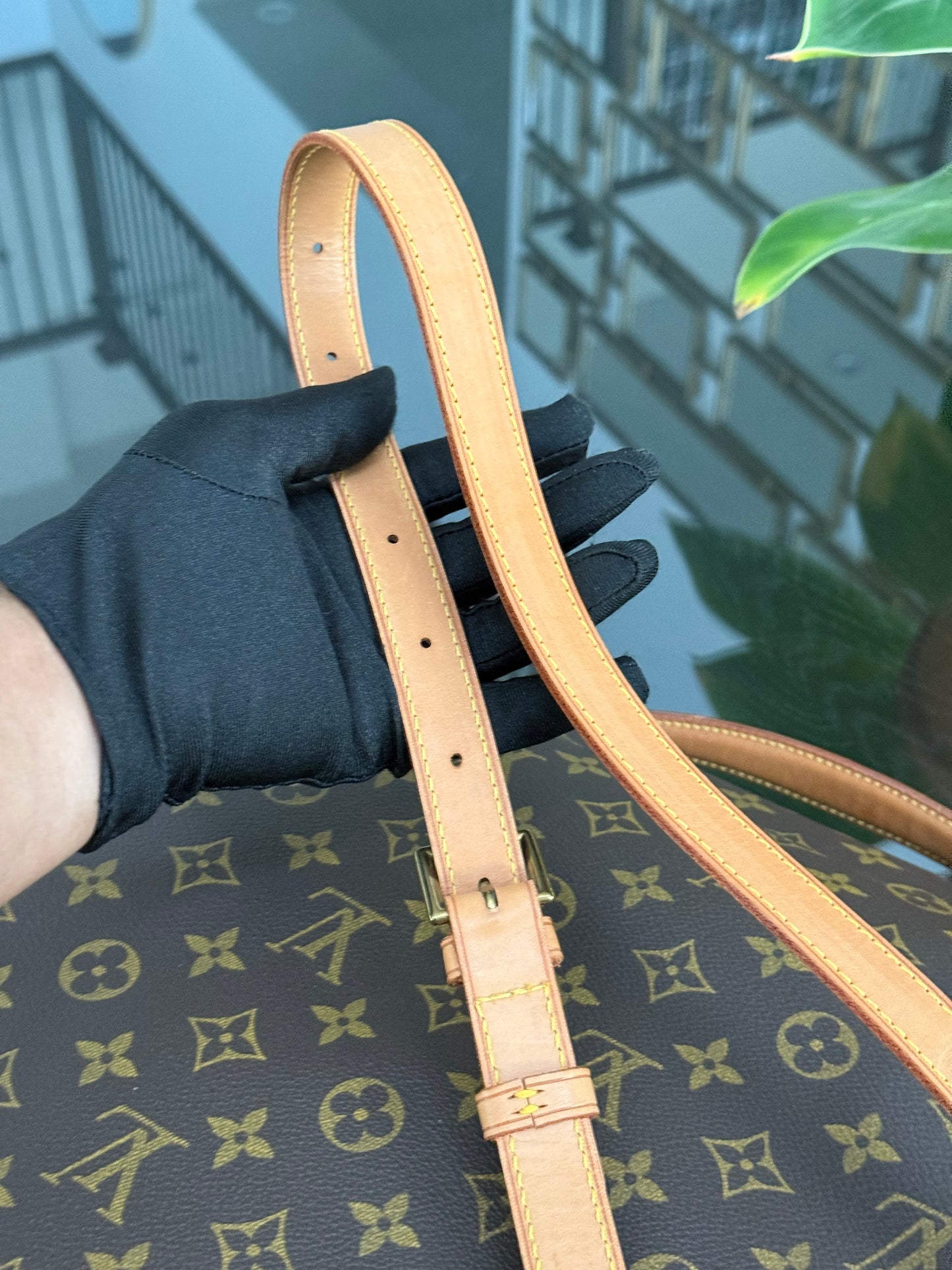 Beverly GM Satchel Crossbody - 📅 Year: 1991