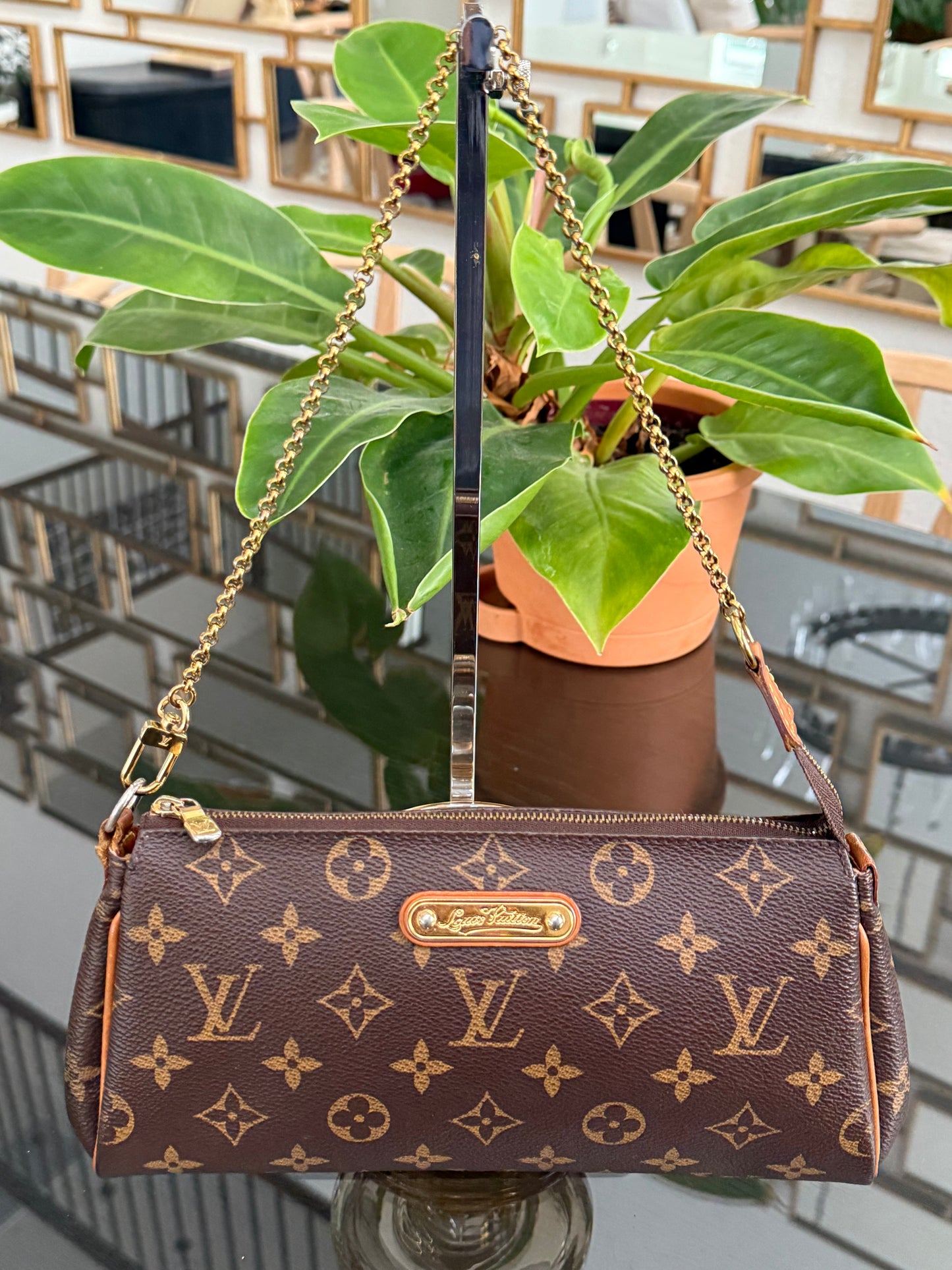 Eva Clutch with Dustbag- ๐๏ธ Year: 2015