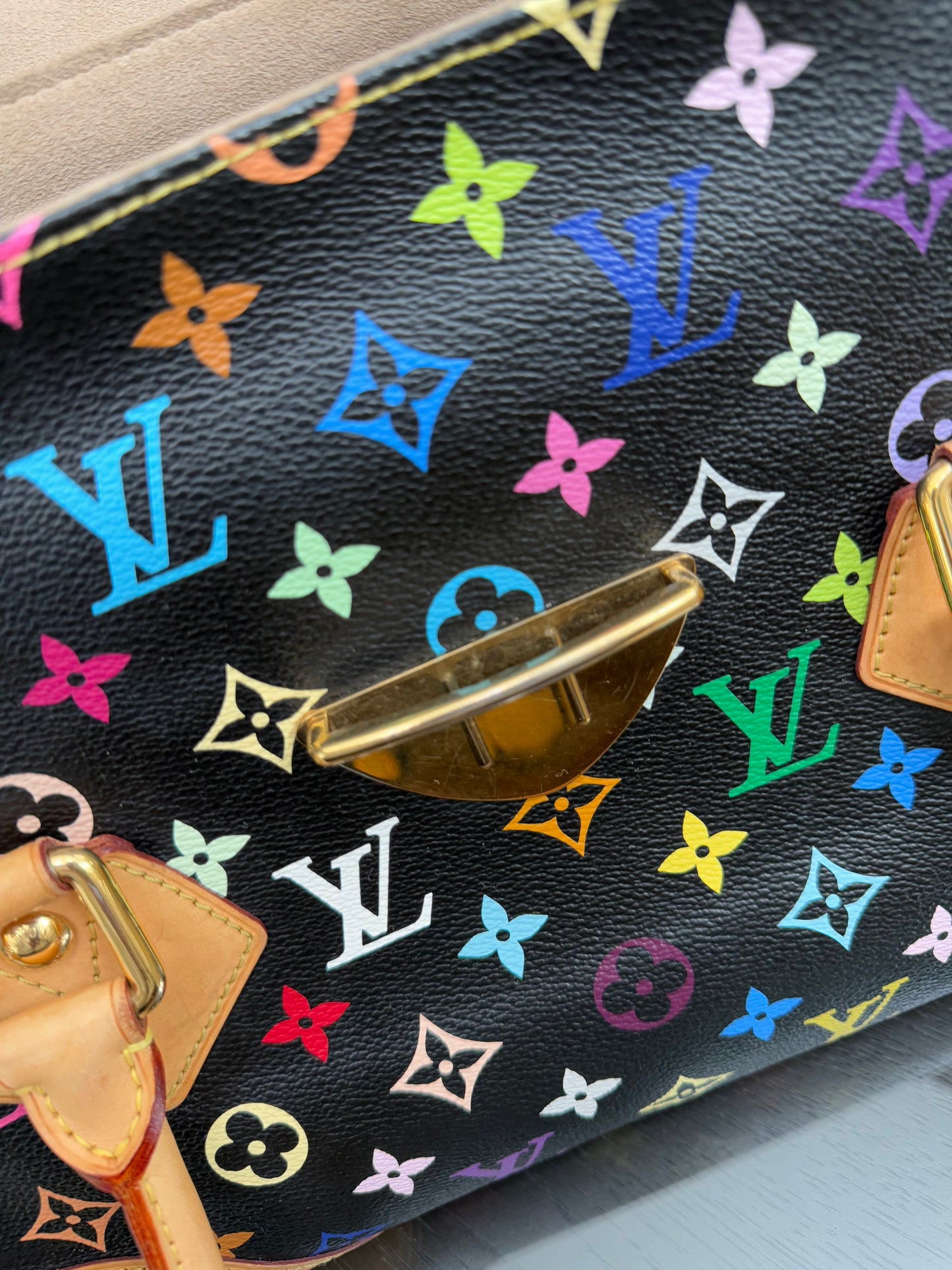 Multicolor Beverly GM with Dustbag ๐
Year: 2000