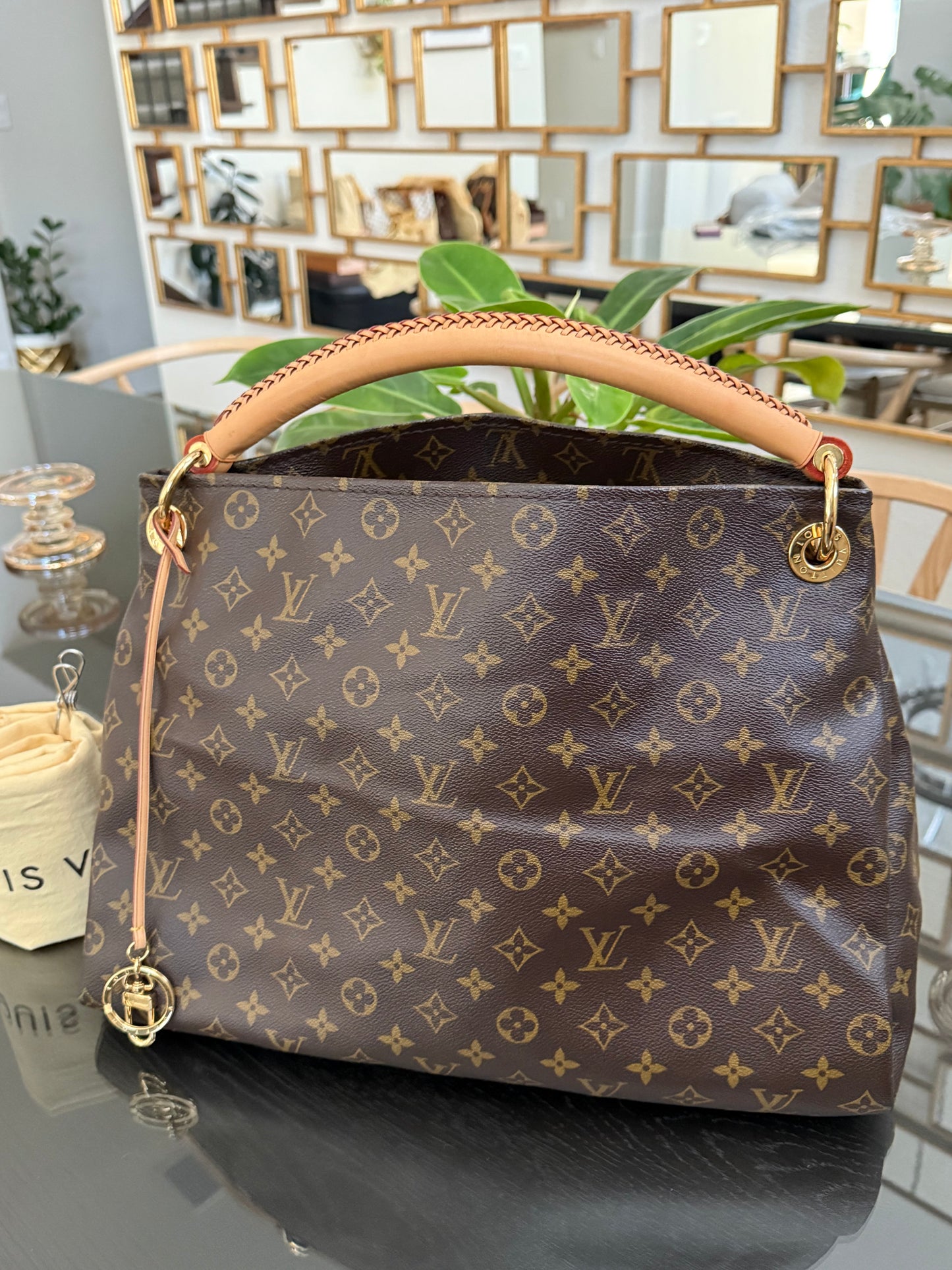Artsy MM with Dustbag and Insert Organizer - ๐
Year: 2011
