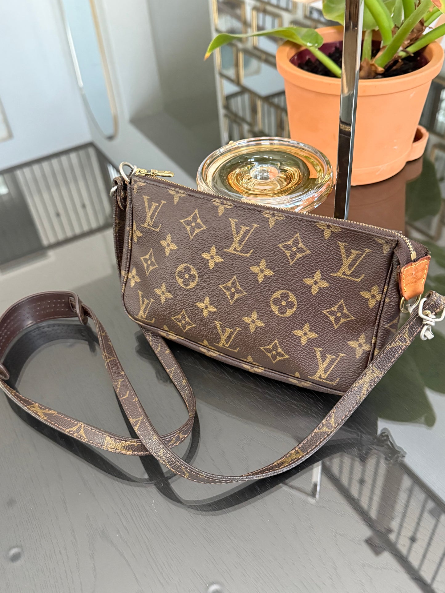 Pochette Accessories with Vintage Crossbody Strap - ๐
Year: 1999